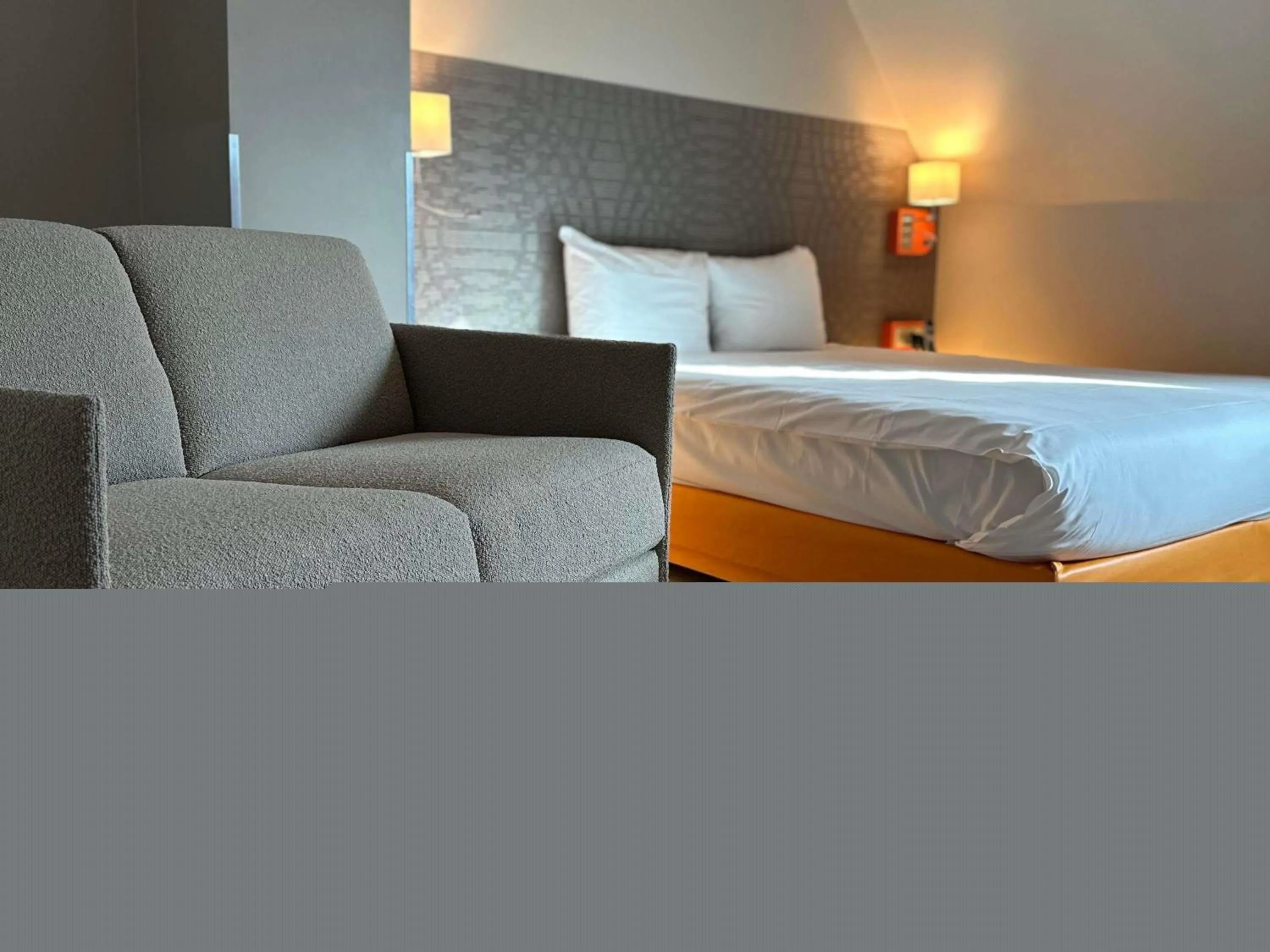 Bedroom, Bed in ibis Styles Tours Centre