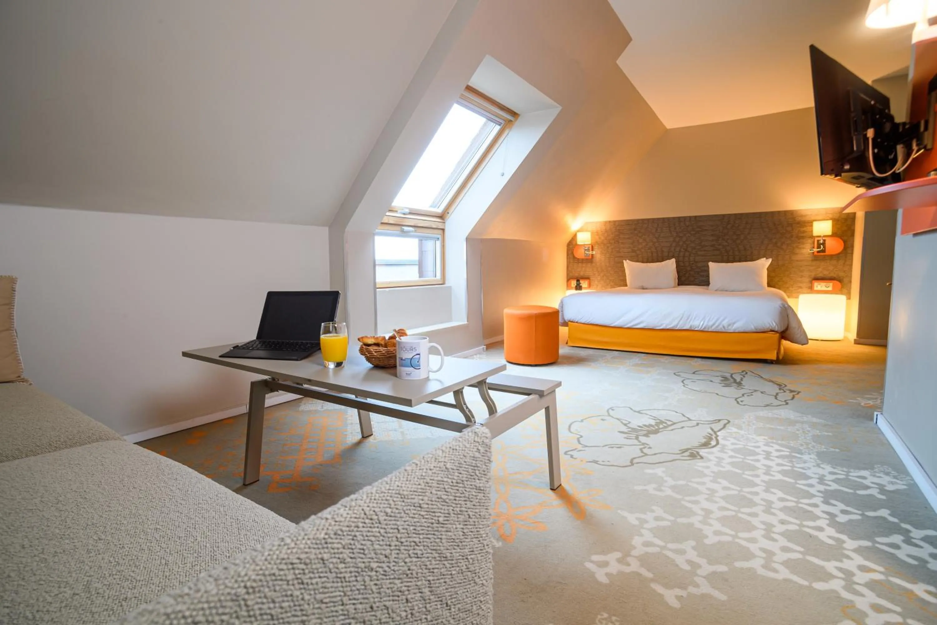 Bedroom, Bed in ibis Styles Tours Centre