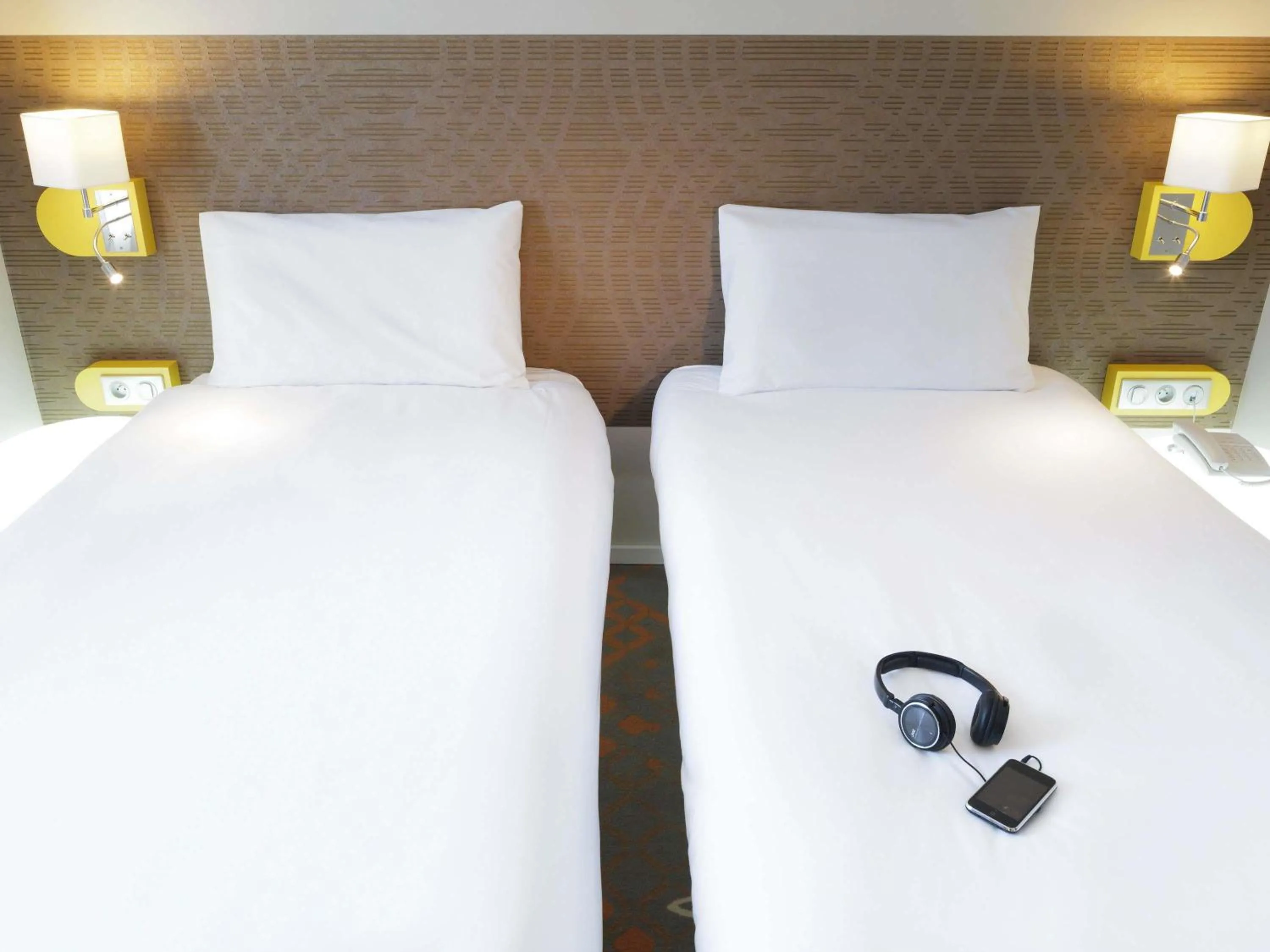 Bedroom, Bed in ibis Styles Tours Centre