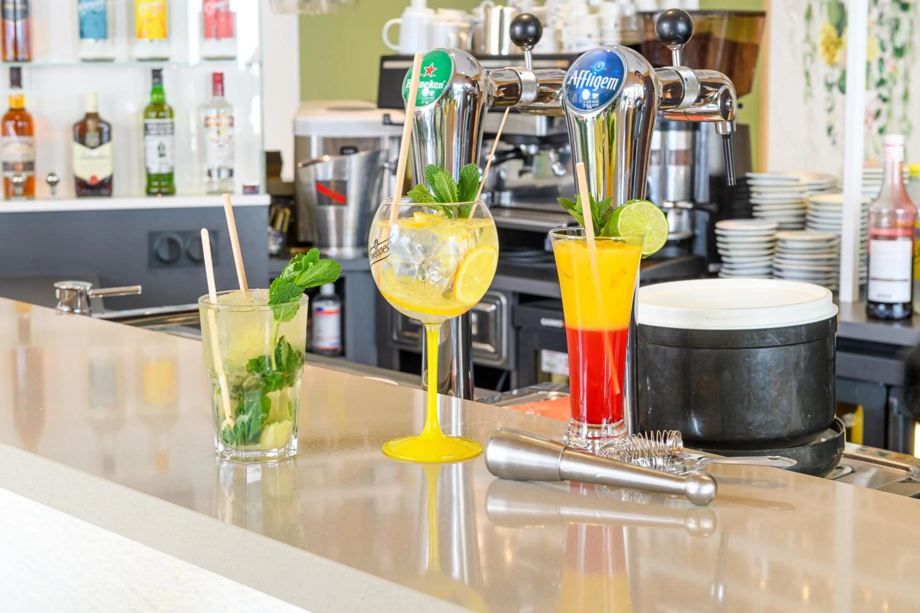 Lounge or bar in ibis Styles Tours Centre