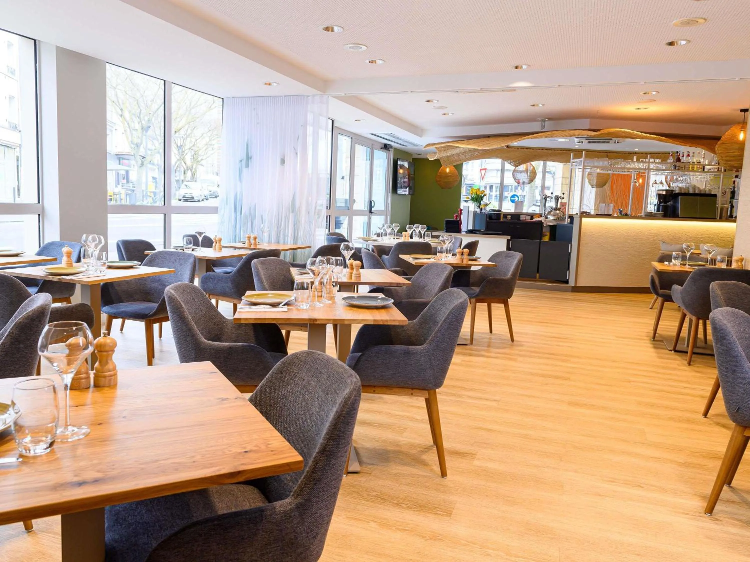 Restaurant/places to eat in ibis Styles Tours Centre