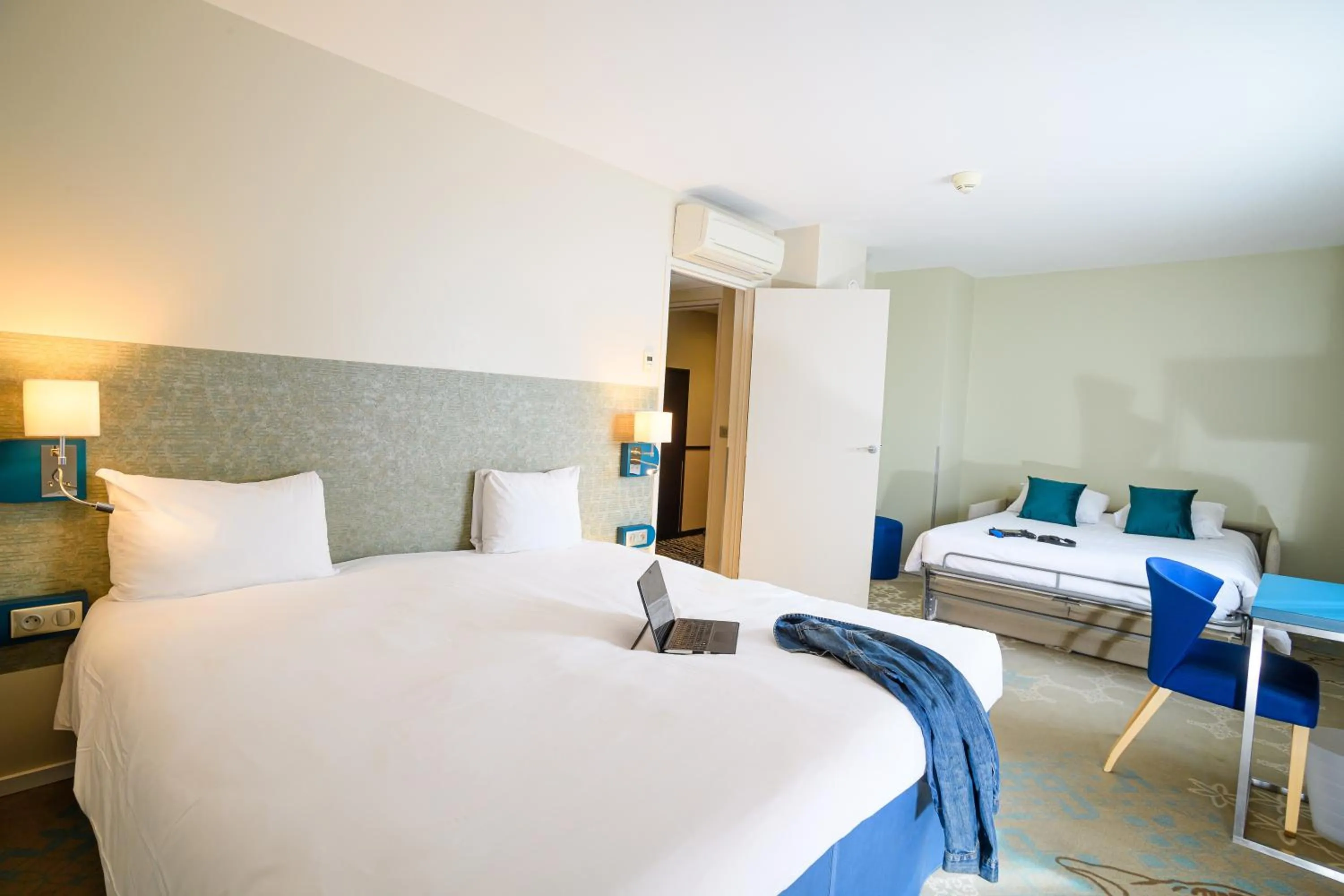 Photo of the whole room, Bed in ibis Styles Tours Centre