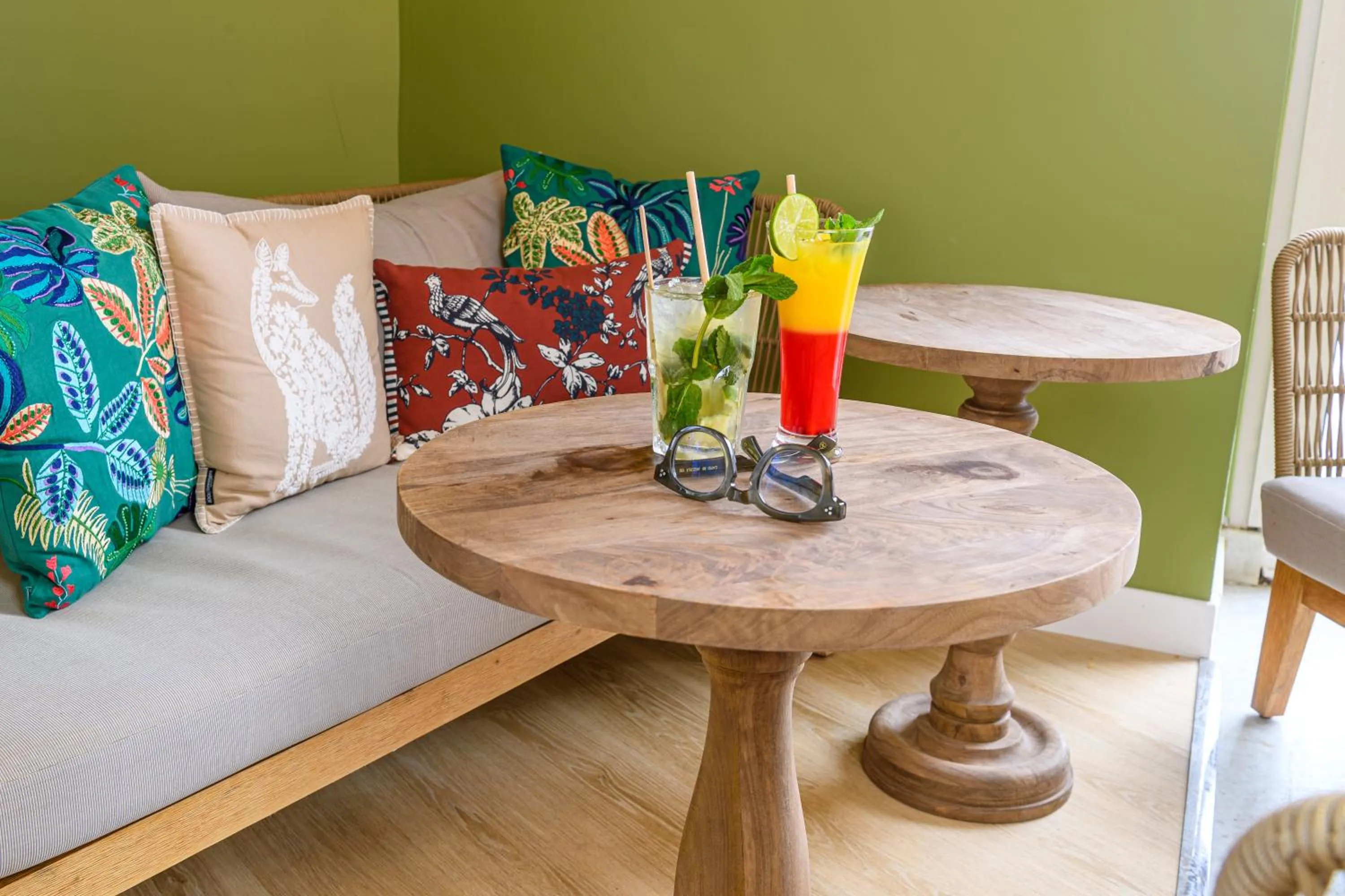 Lounge or bar in ibis Styles Tours Centre