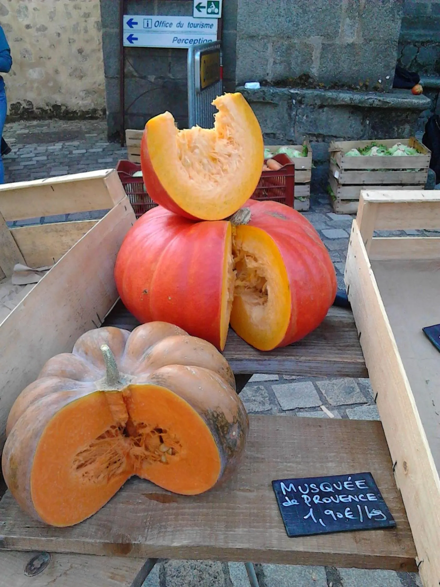 Shopping Area in 3 Place des Arbres, Chambres D'Hôtes, Felletin