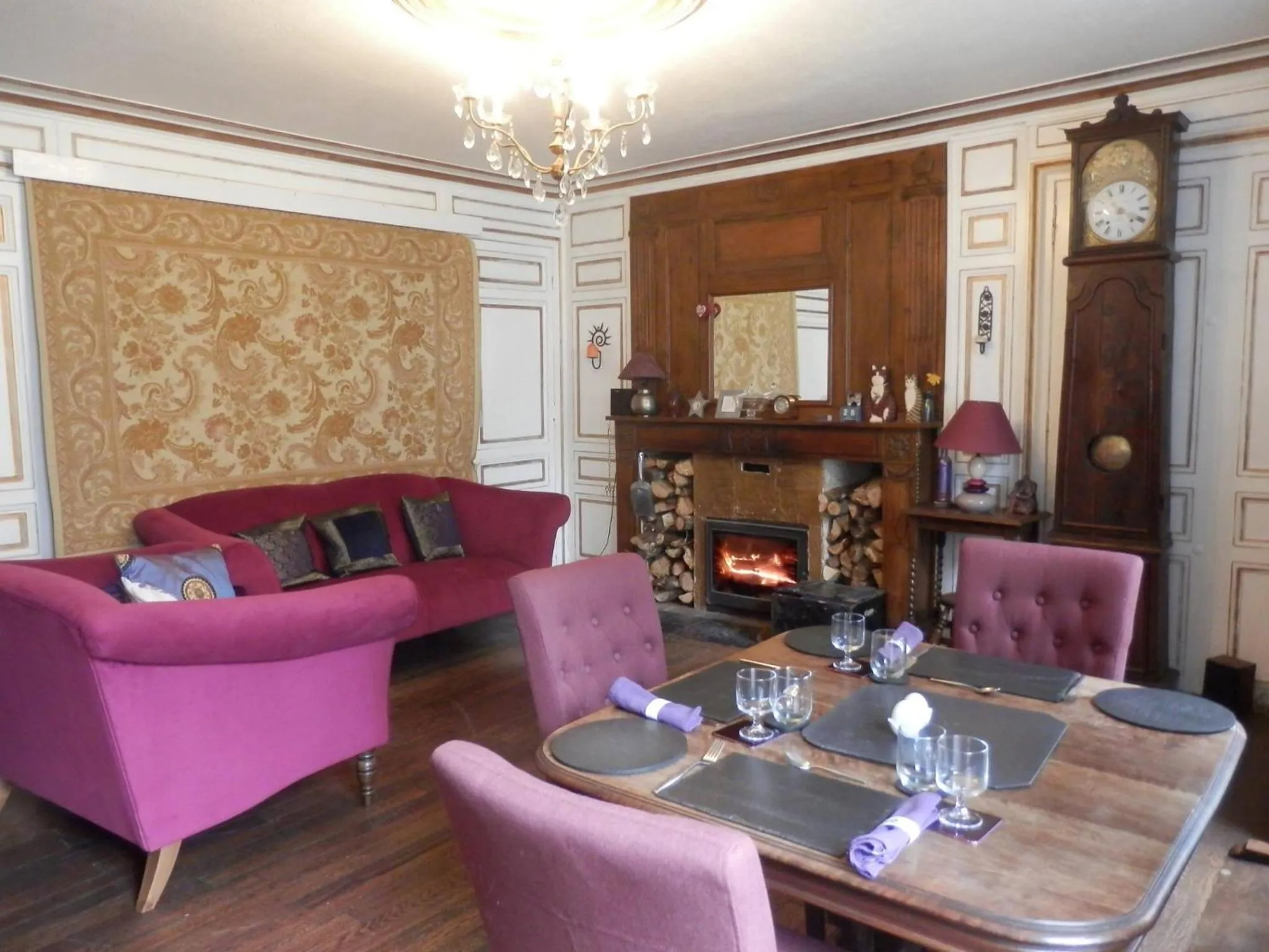 Restaurant/places to eat in 3 Place des Arbres, Chambres D'Hôtes, Felletin