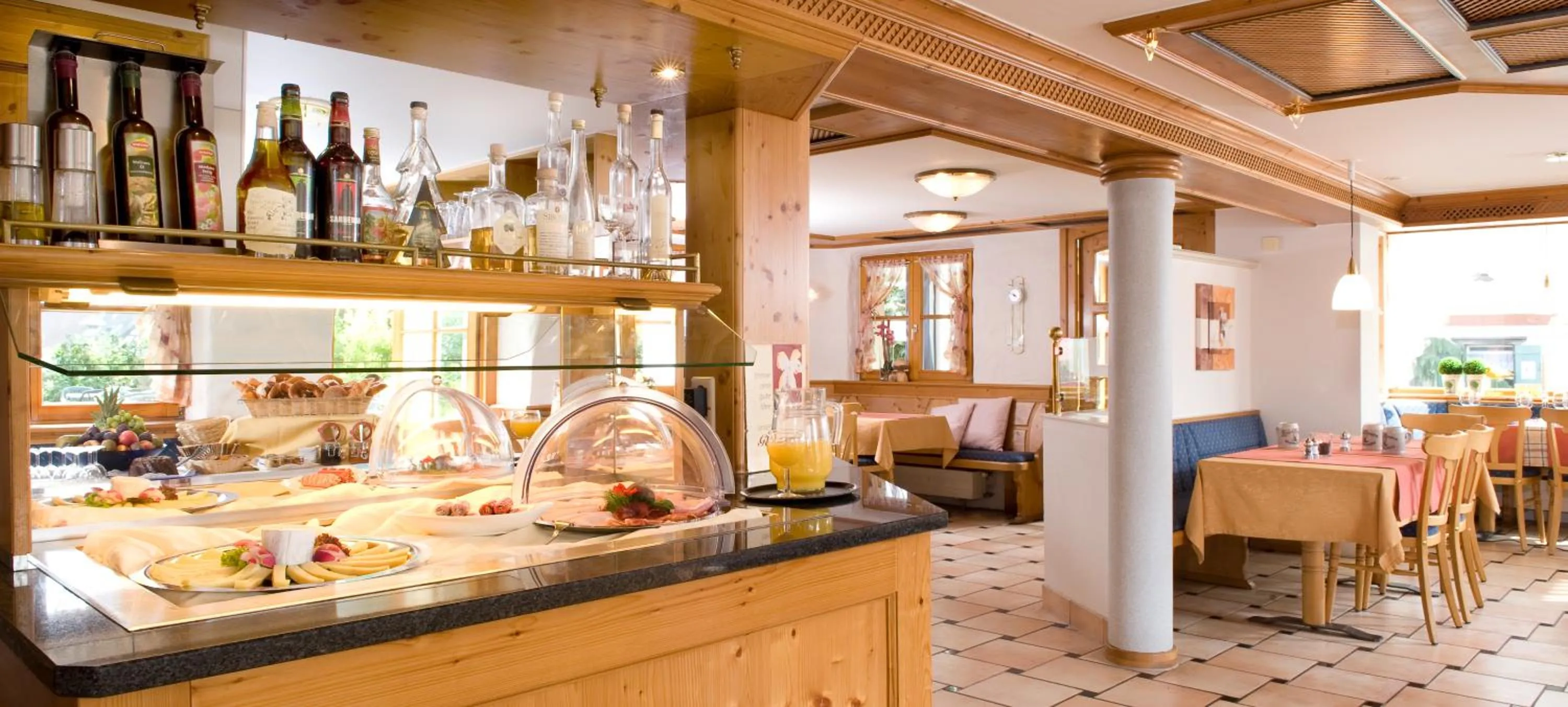 Buffet breakfast in Hotel Landgasthof Bären