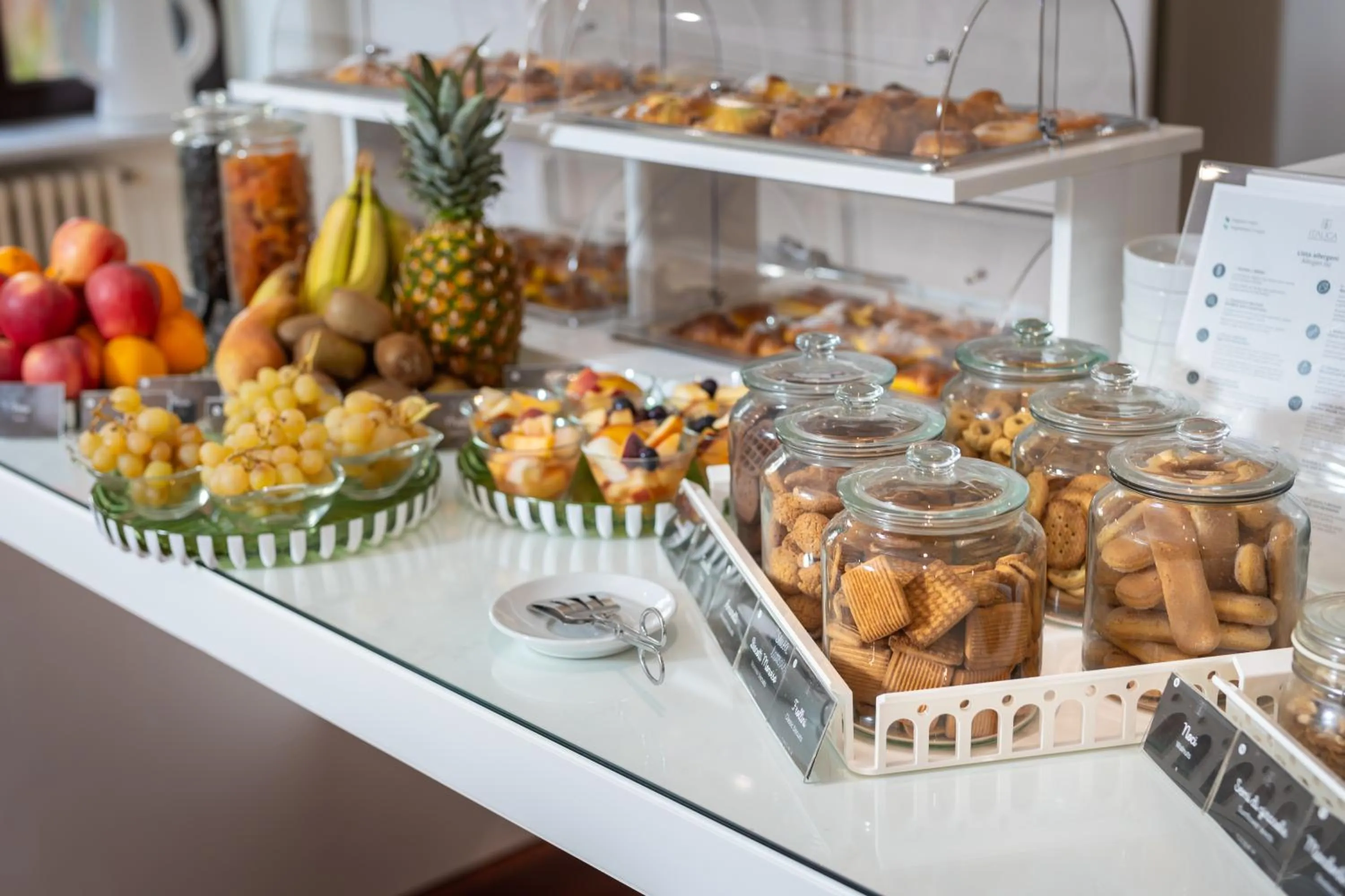 Food and drinks in Phi Hotel Garden Area Roma Eur