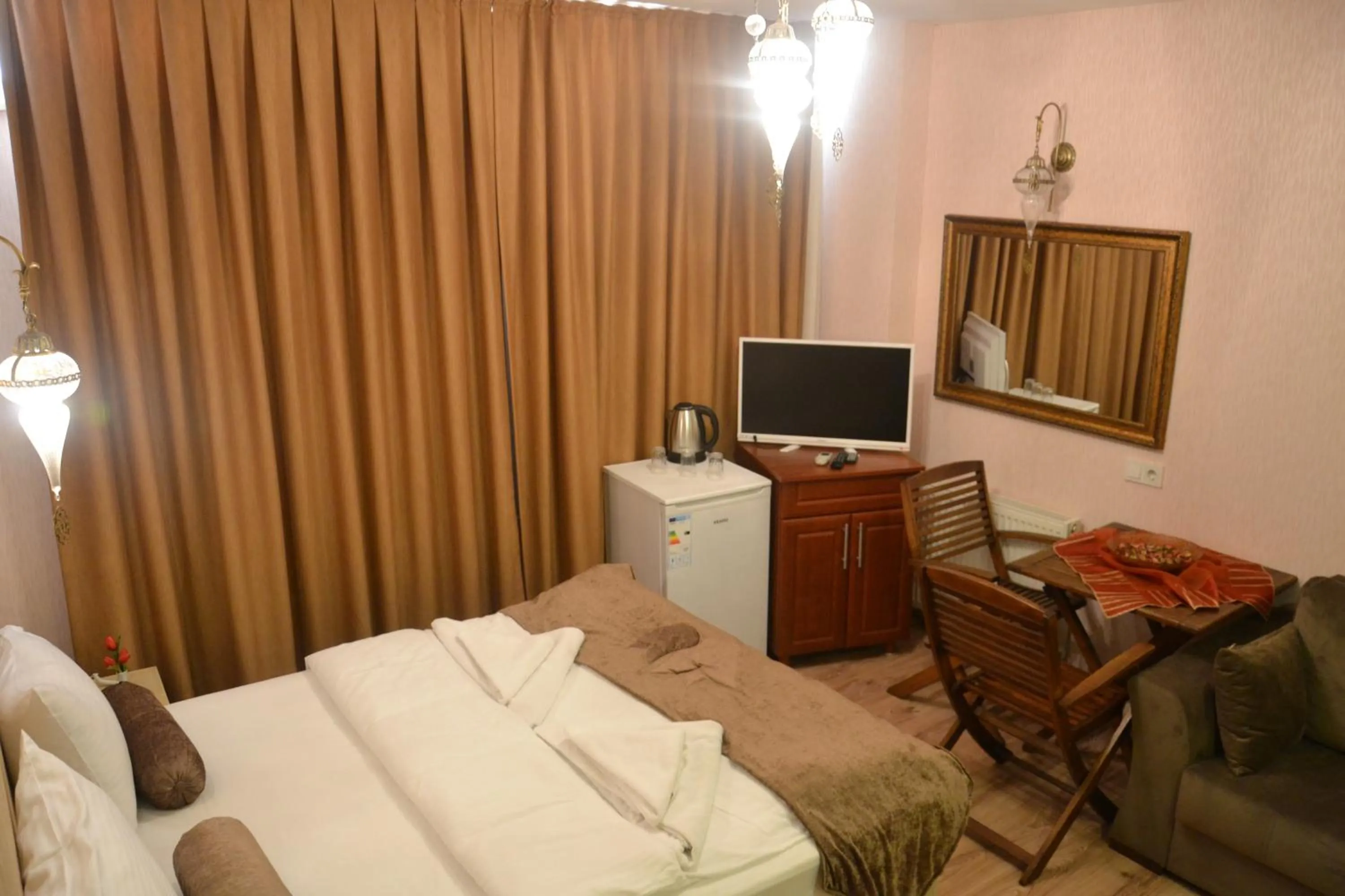 Photo of the whole room, Bed in Kaftan Hotel