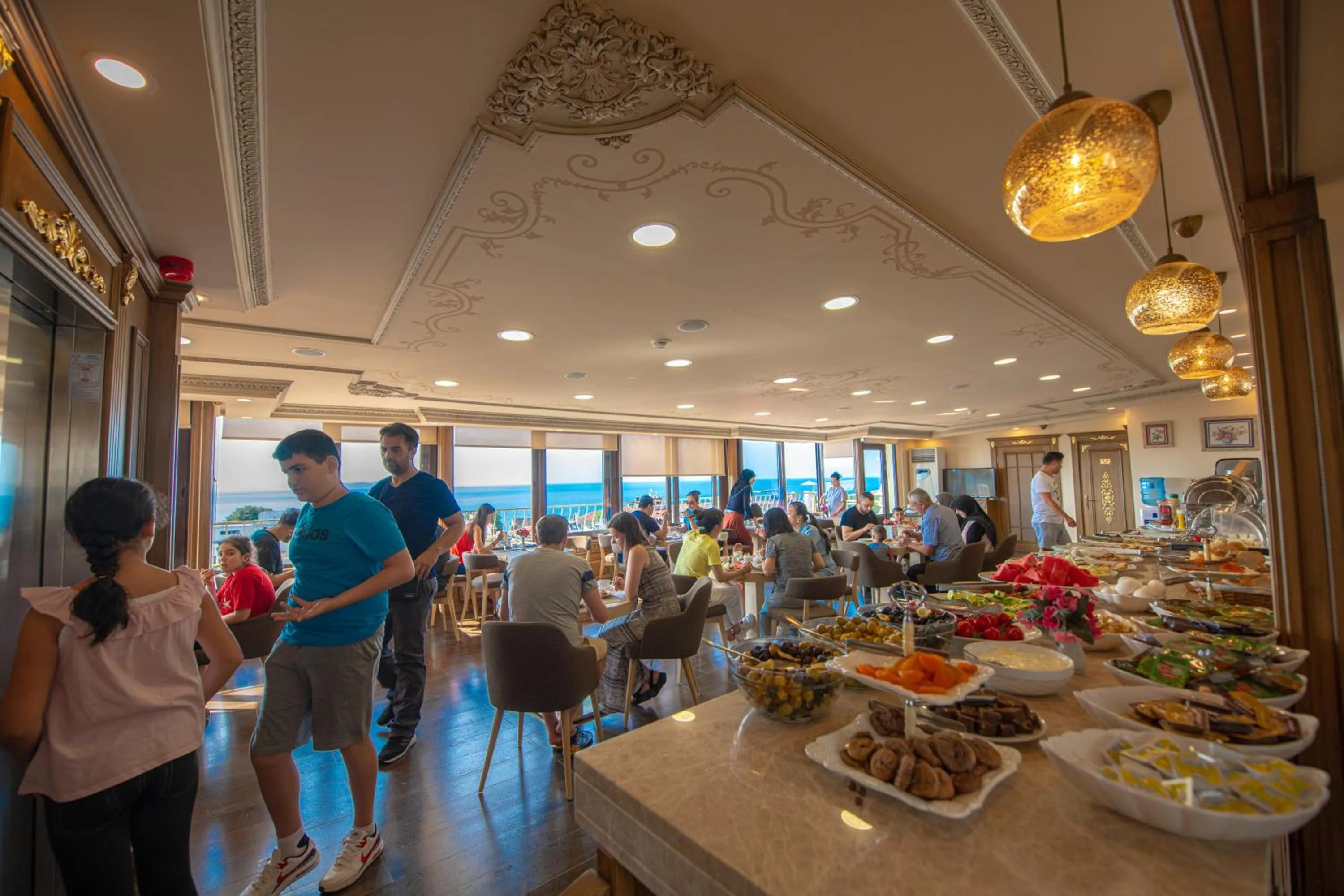 Restaurant/places to eat in Kaftan Hotel