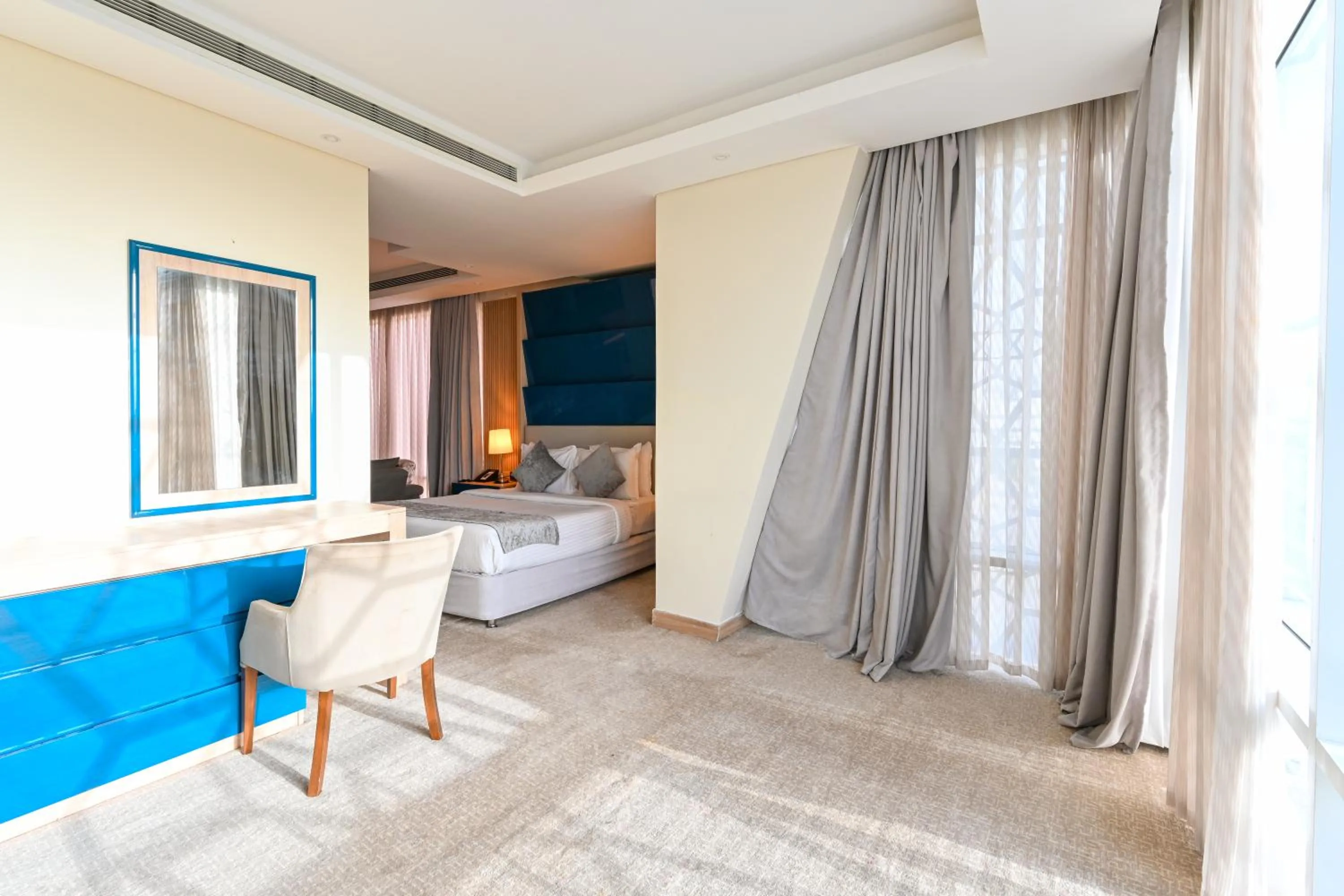 Living room, Bed in Al Mansour Suites Hotel