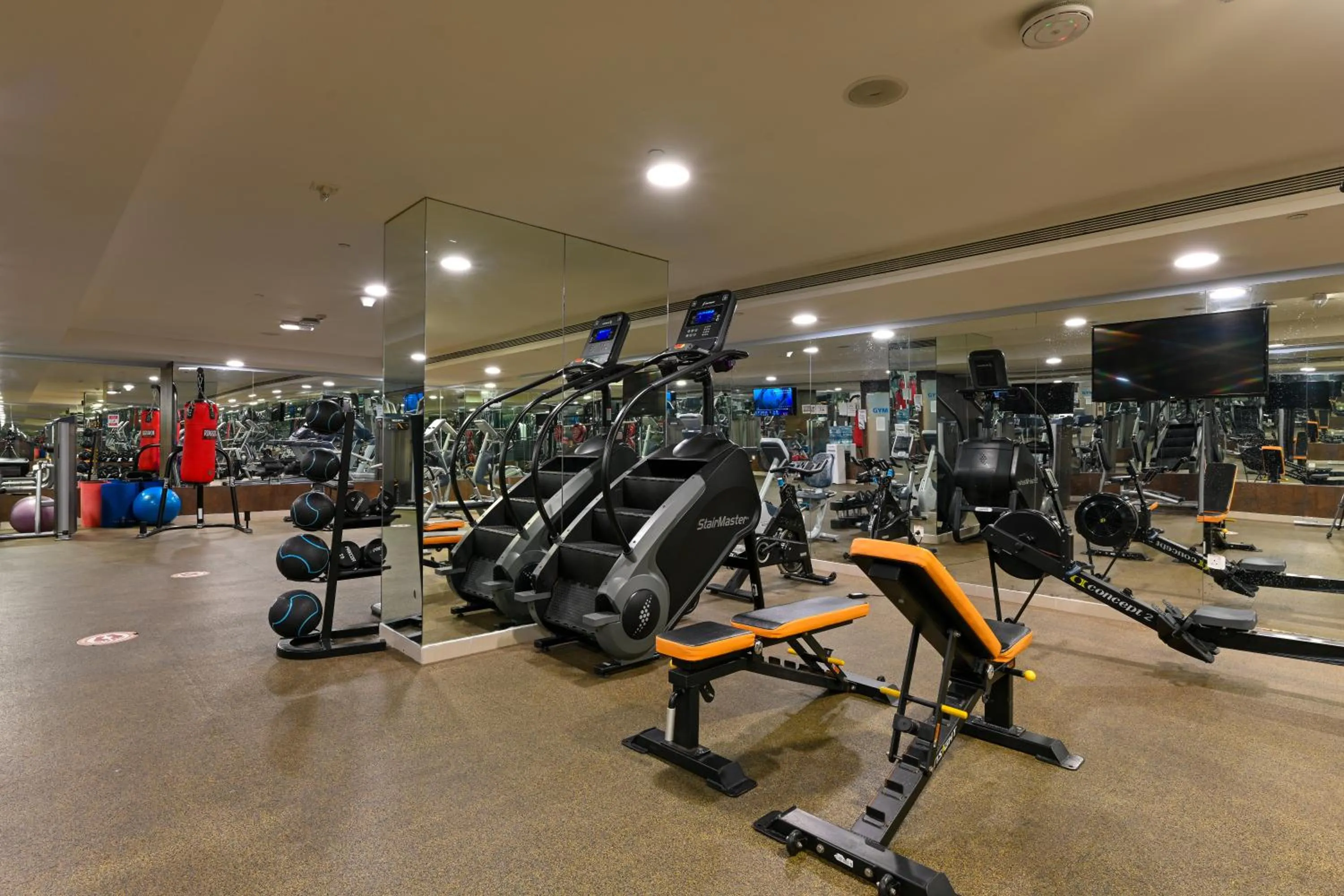 Fitness centre/facilities in Al Mansour Suites Hotel