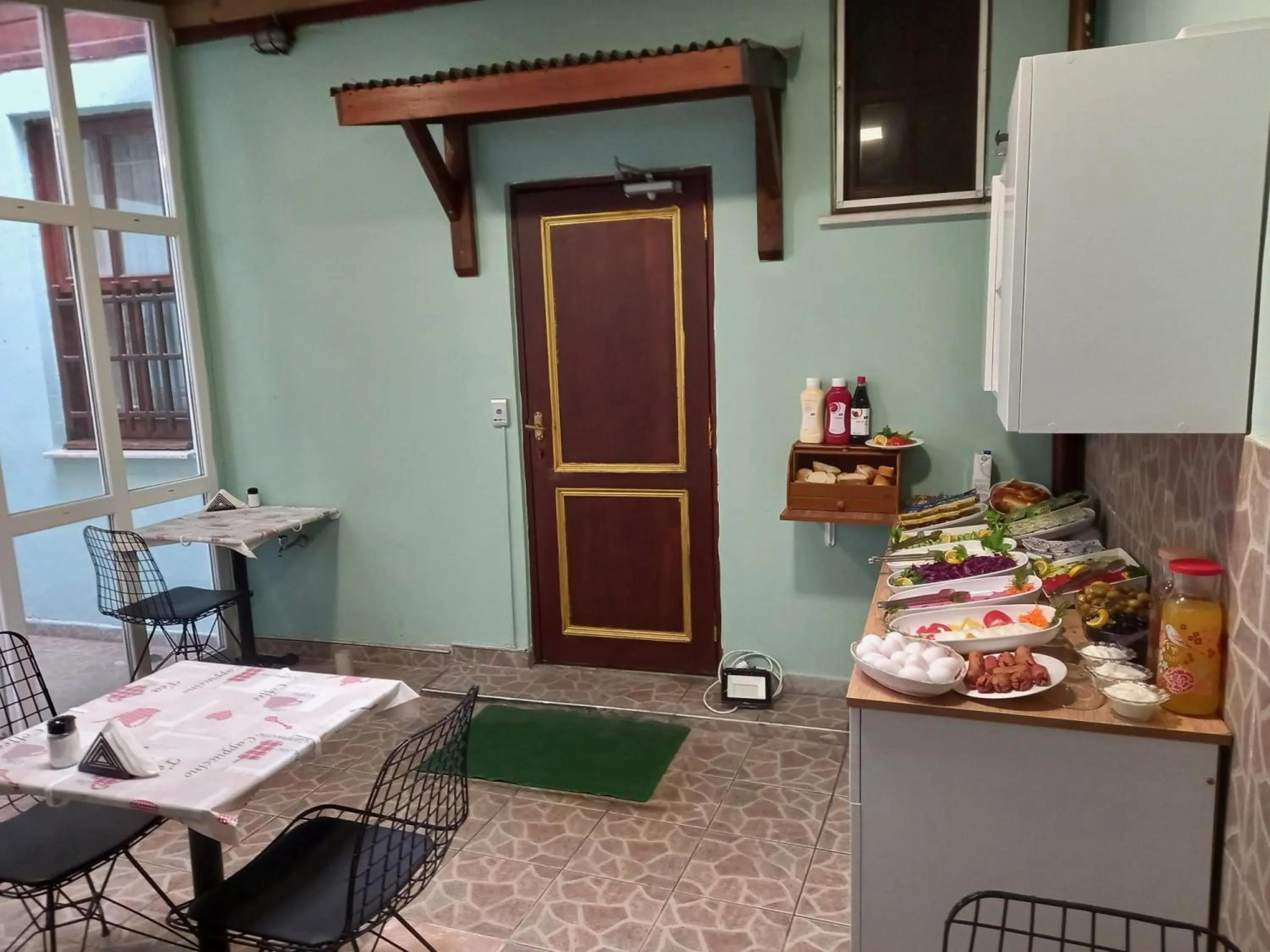 Breakfast in Emirhan Inn Hotel, Sultanahmet