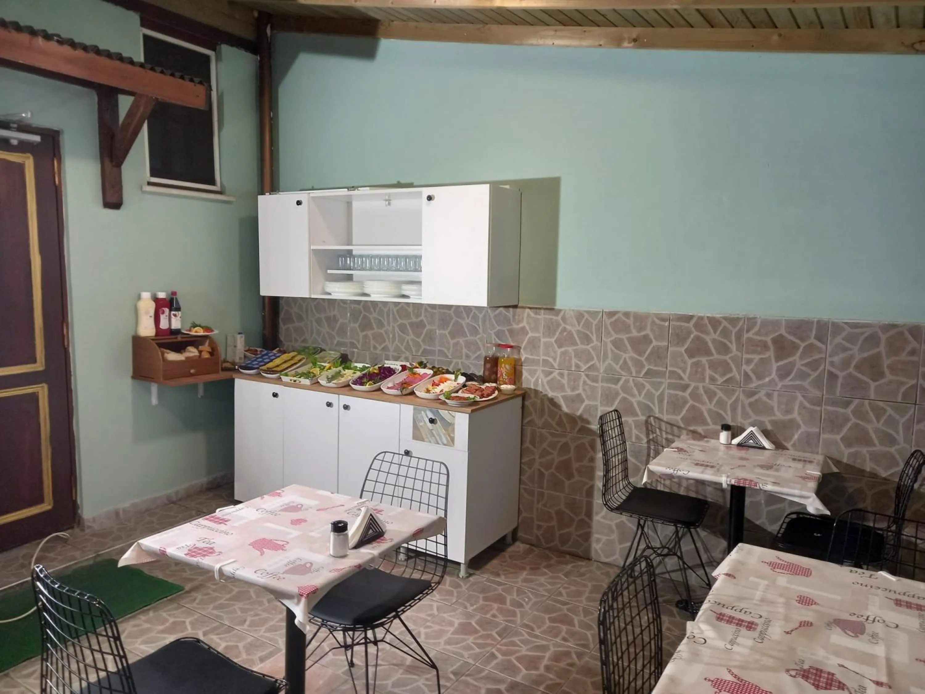 Breakfast in Emirhan Inn Hotel, Sultanahmet