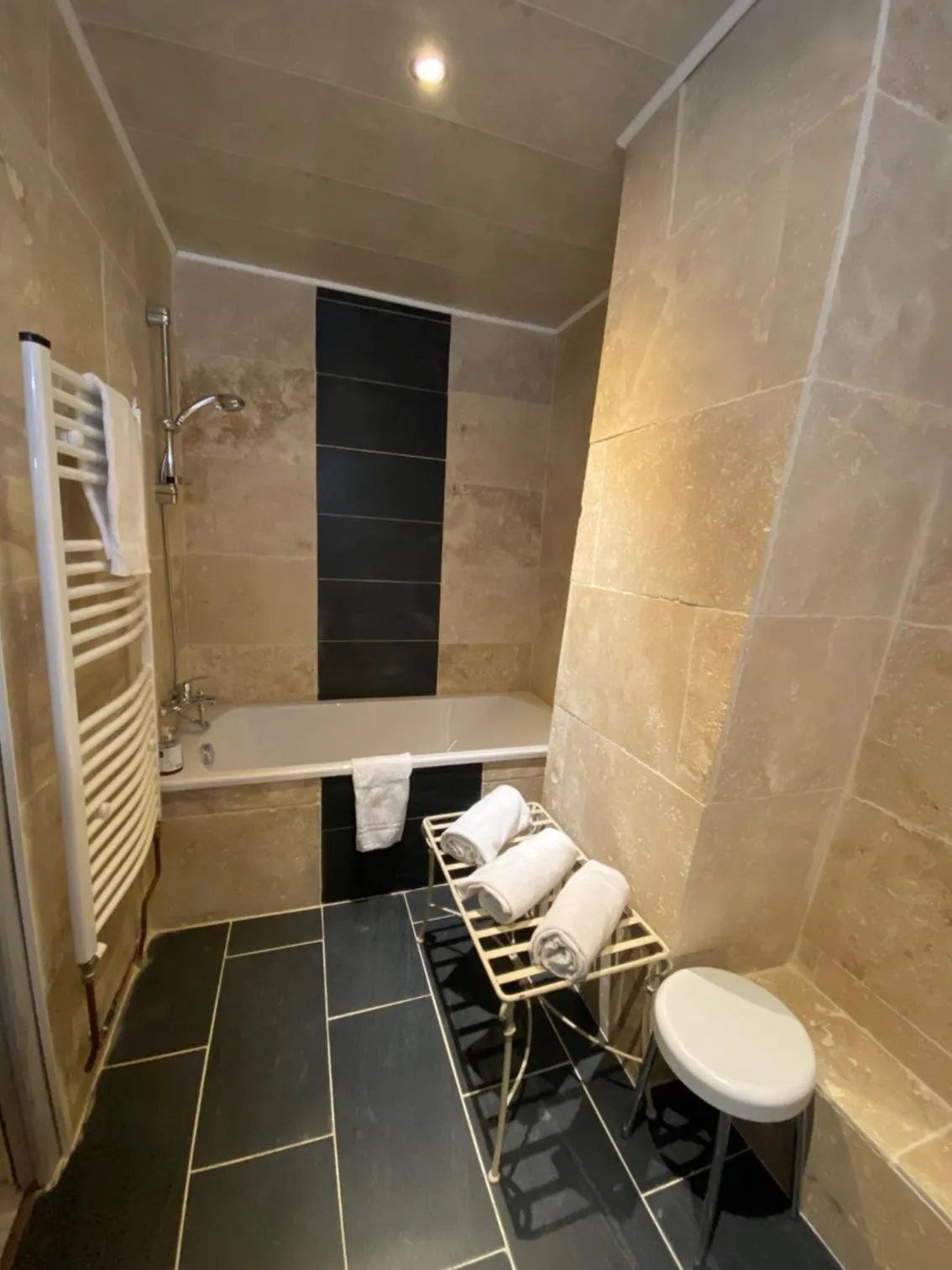 Bathroom in Hôtel Le Mas des Ecureuils