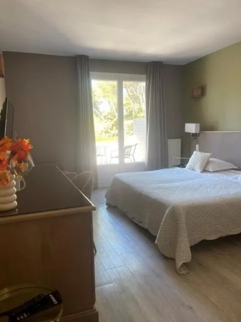 Bed in Hôtel Le Mas des Ecureuils