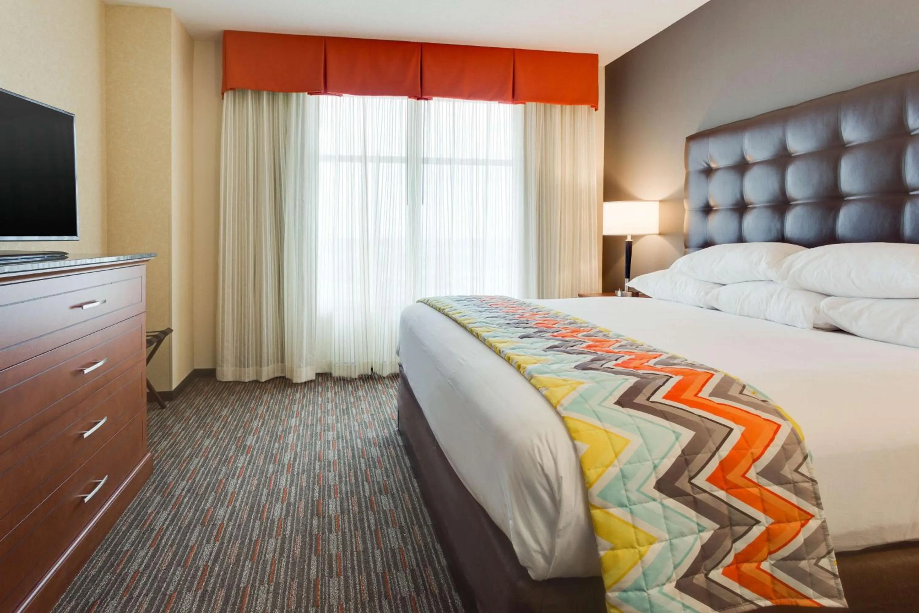 Photo of the whole room, Bed in Drury Inn & Suites Fort Myers Airport FGCU