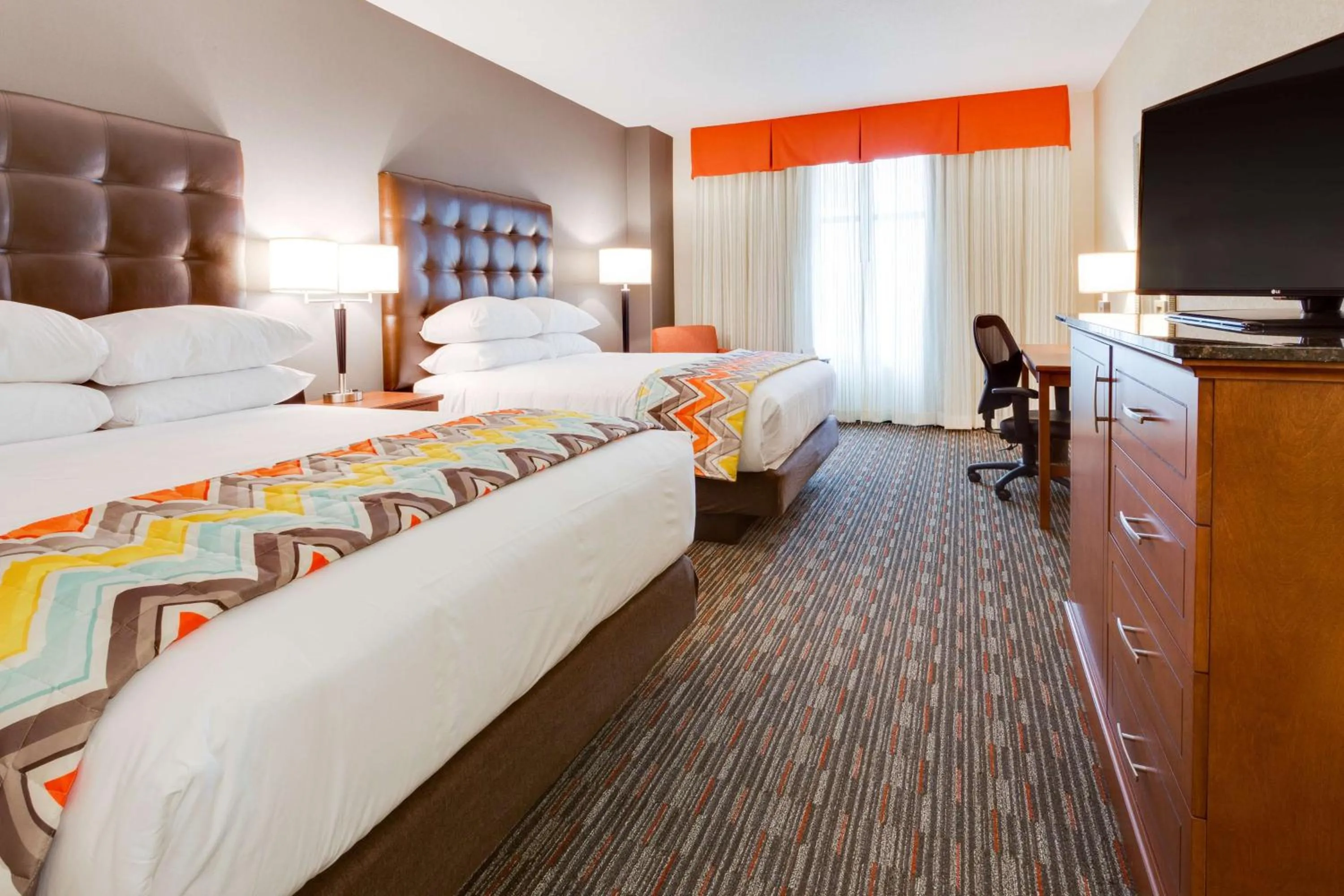 Photo of the whole room, Bed in Drury Inn & Suites Fort Myers Airport FGCU