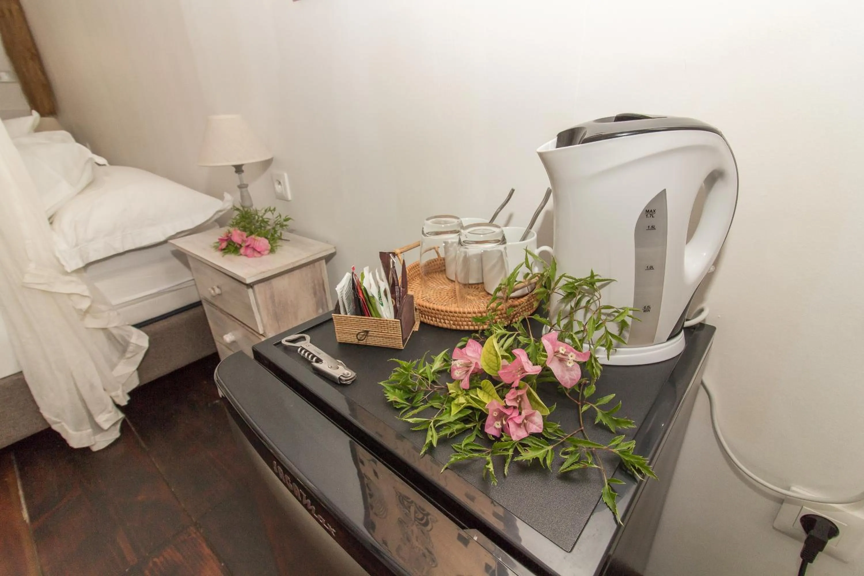Coffee/tea facilities in Le Coconut Lodge