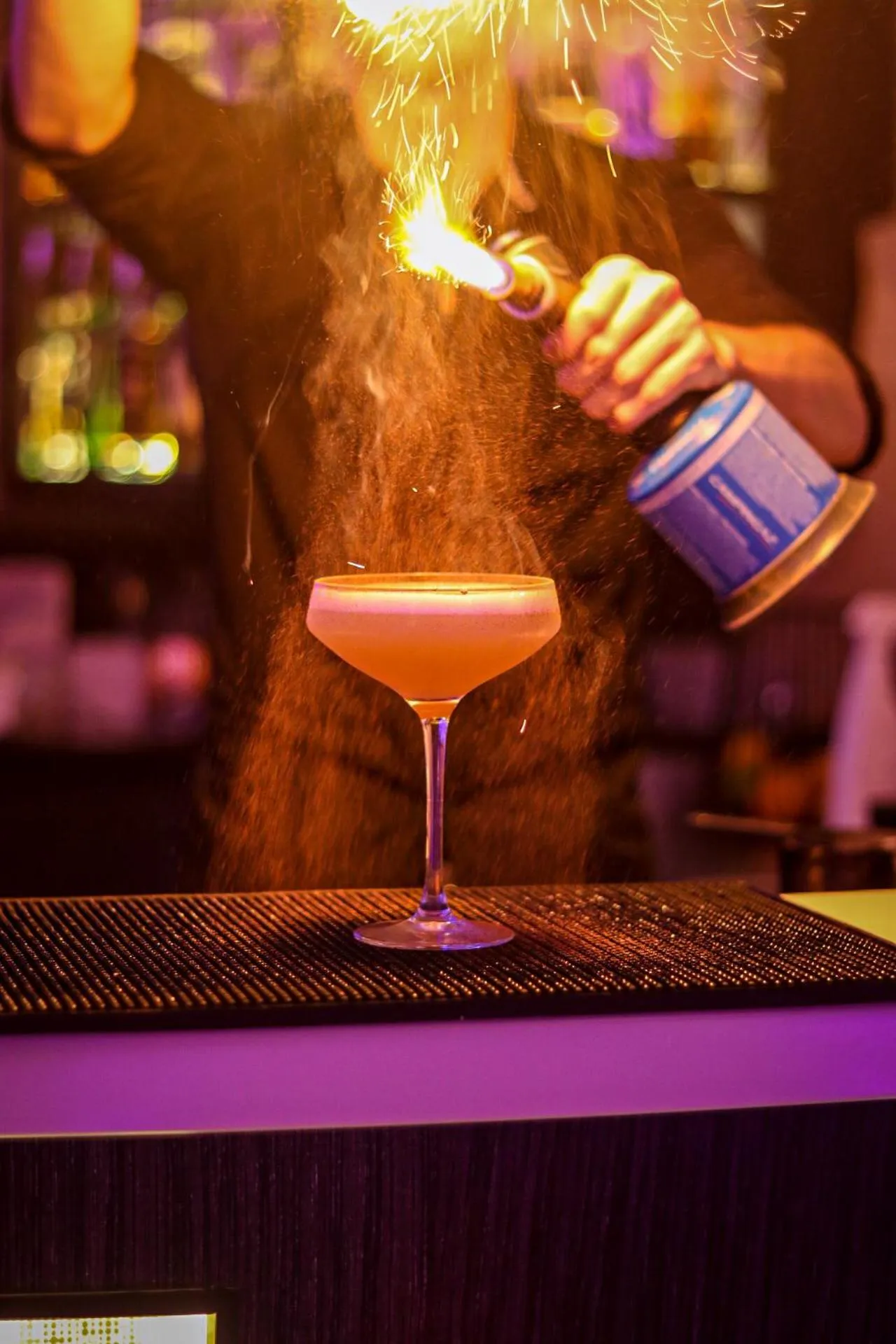 Lounge or bar in Hôtel Aux Vieux Remparts