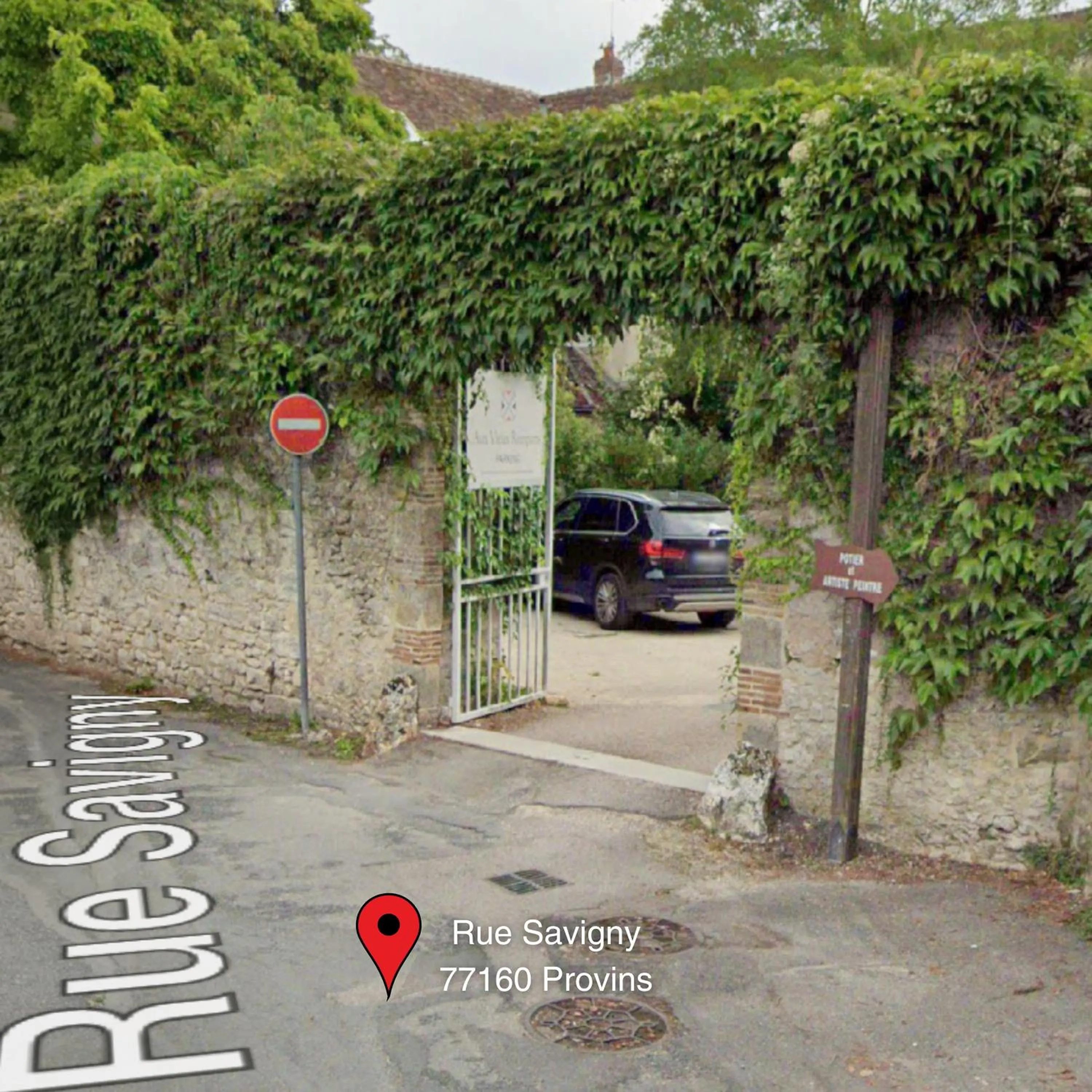 Neighbourhood in Hôtel Aux Vieux Remparts