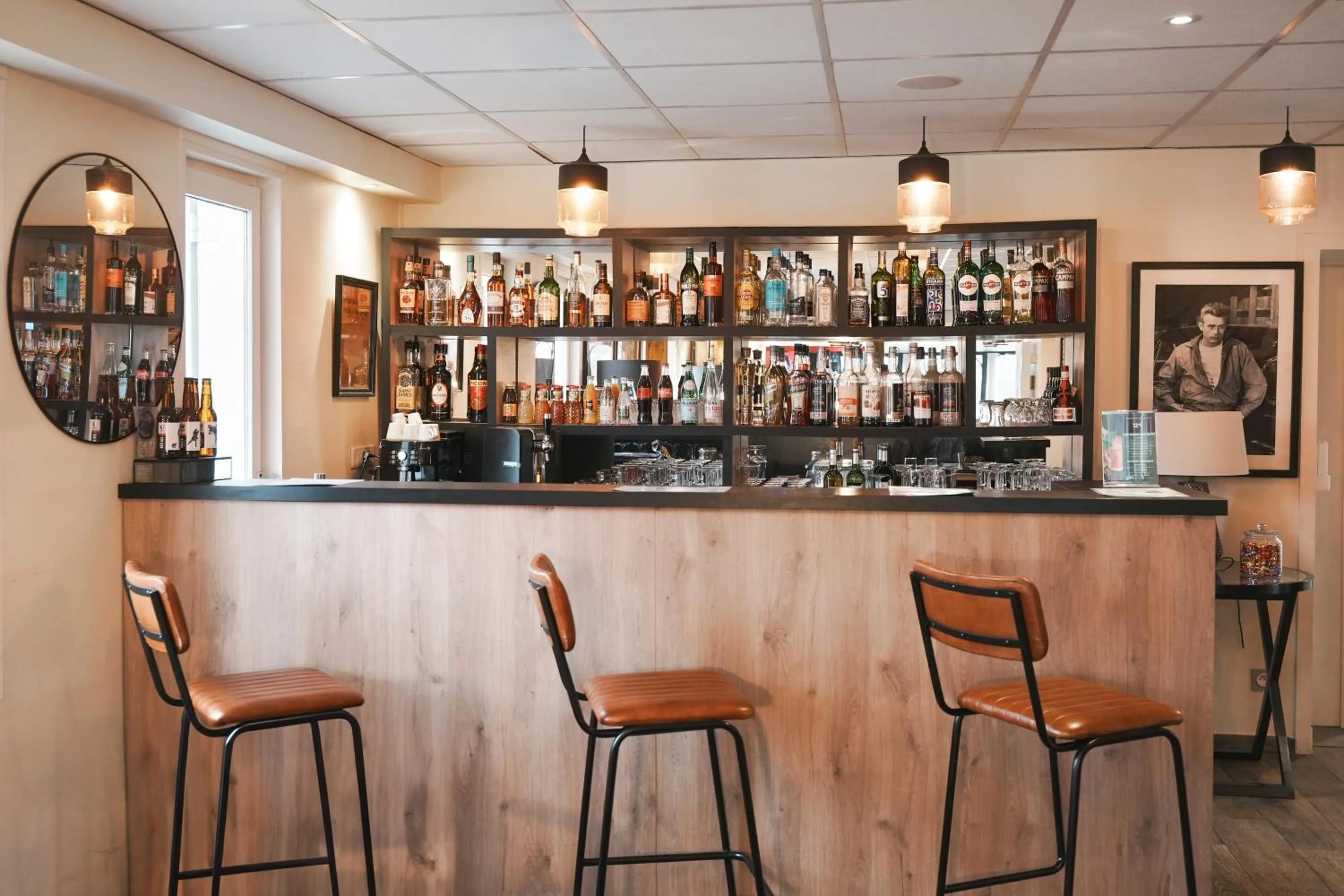 Lounge or bar in Brit Hotel Confort Orly Morangis