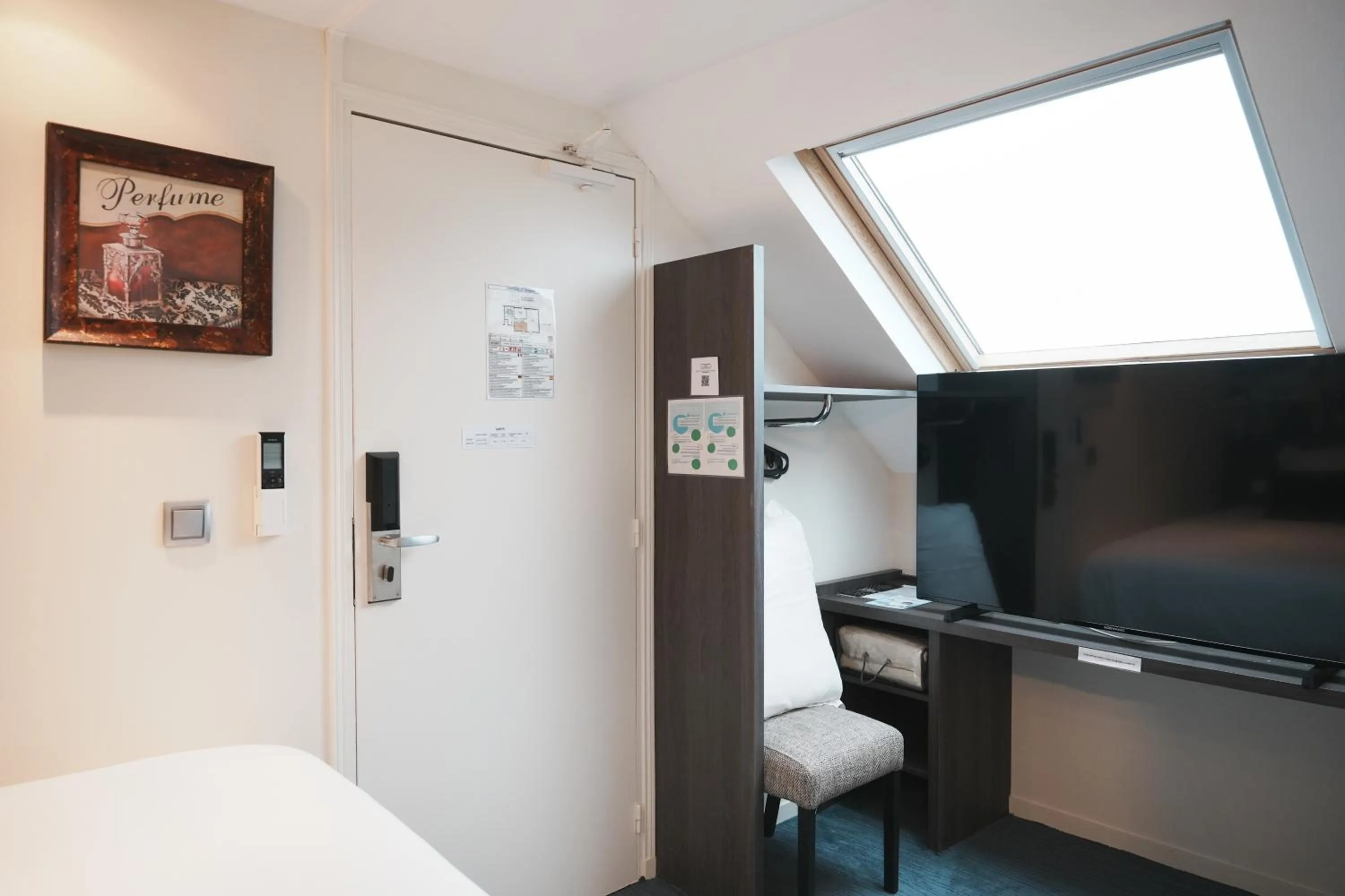 Photo of the whole room, Bed in Brit Hotel Confort Orly Morangis