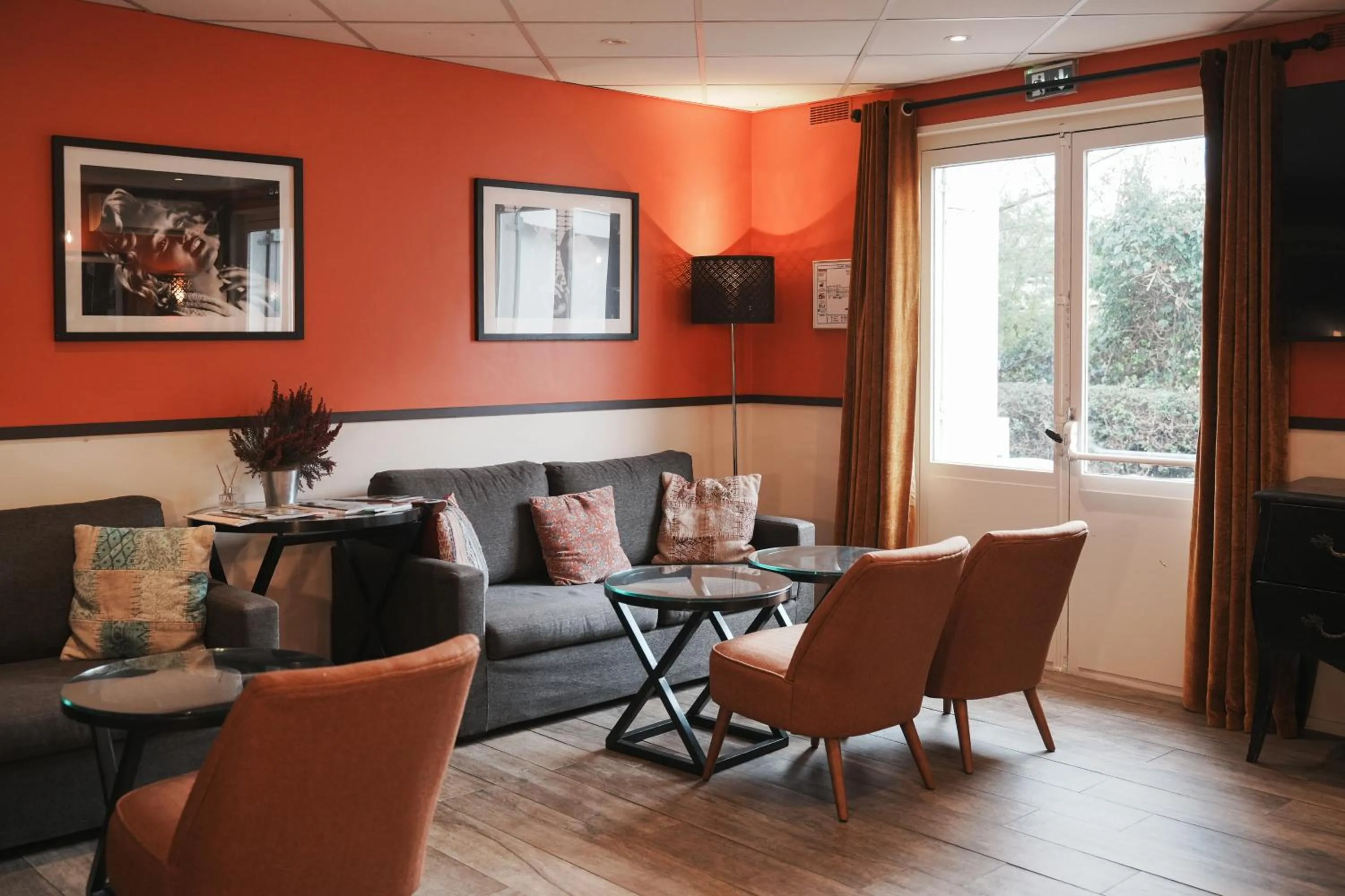 Living room in Brit Hotel Confort Orly Morangis