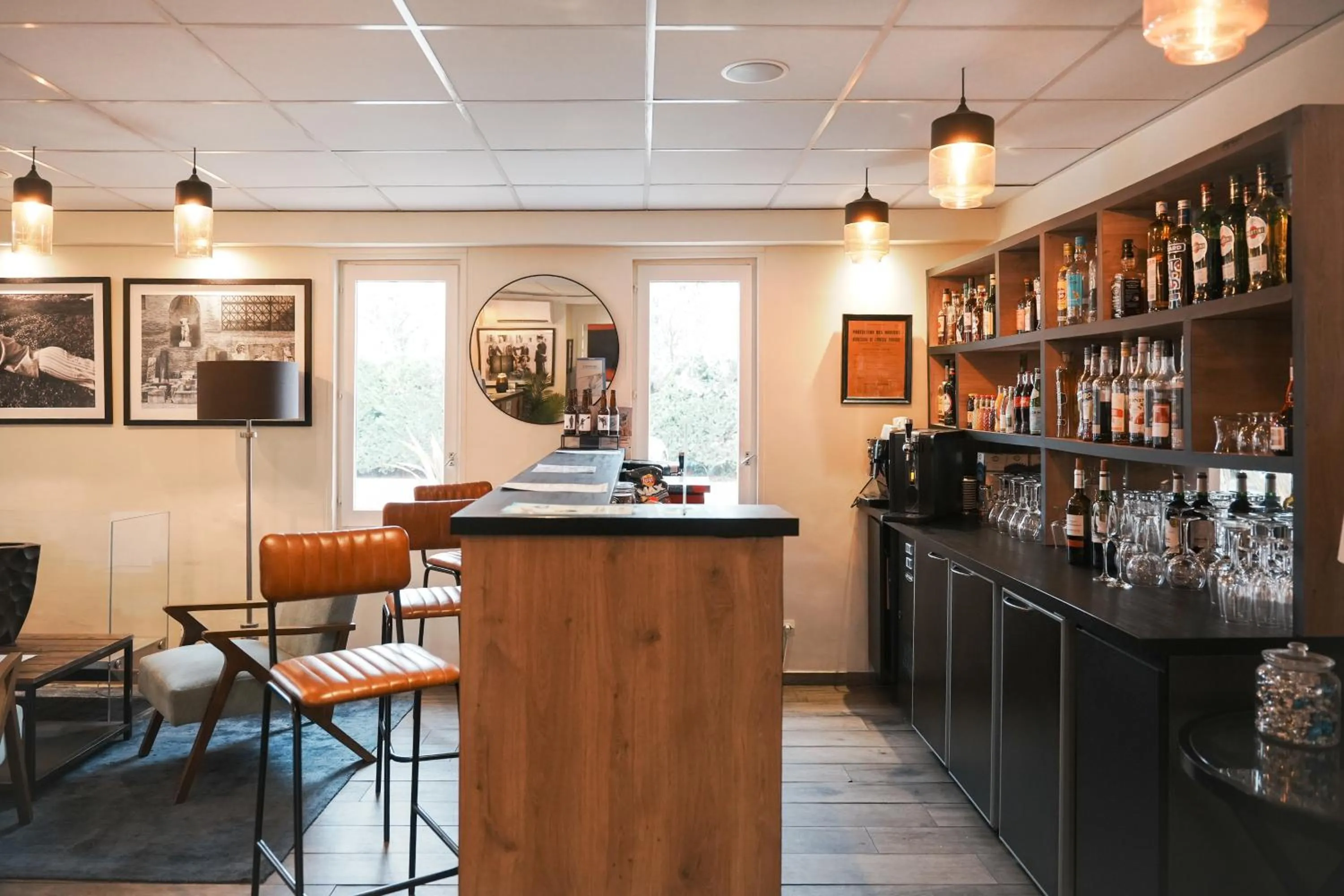 Lounge or bar in Brit Hotel Confort Orly Morangis