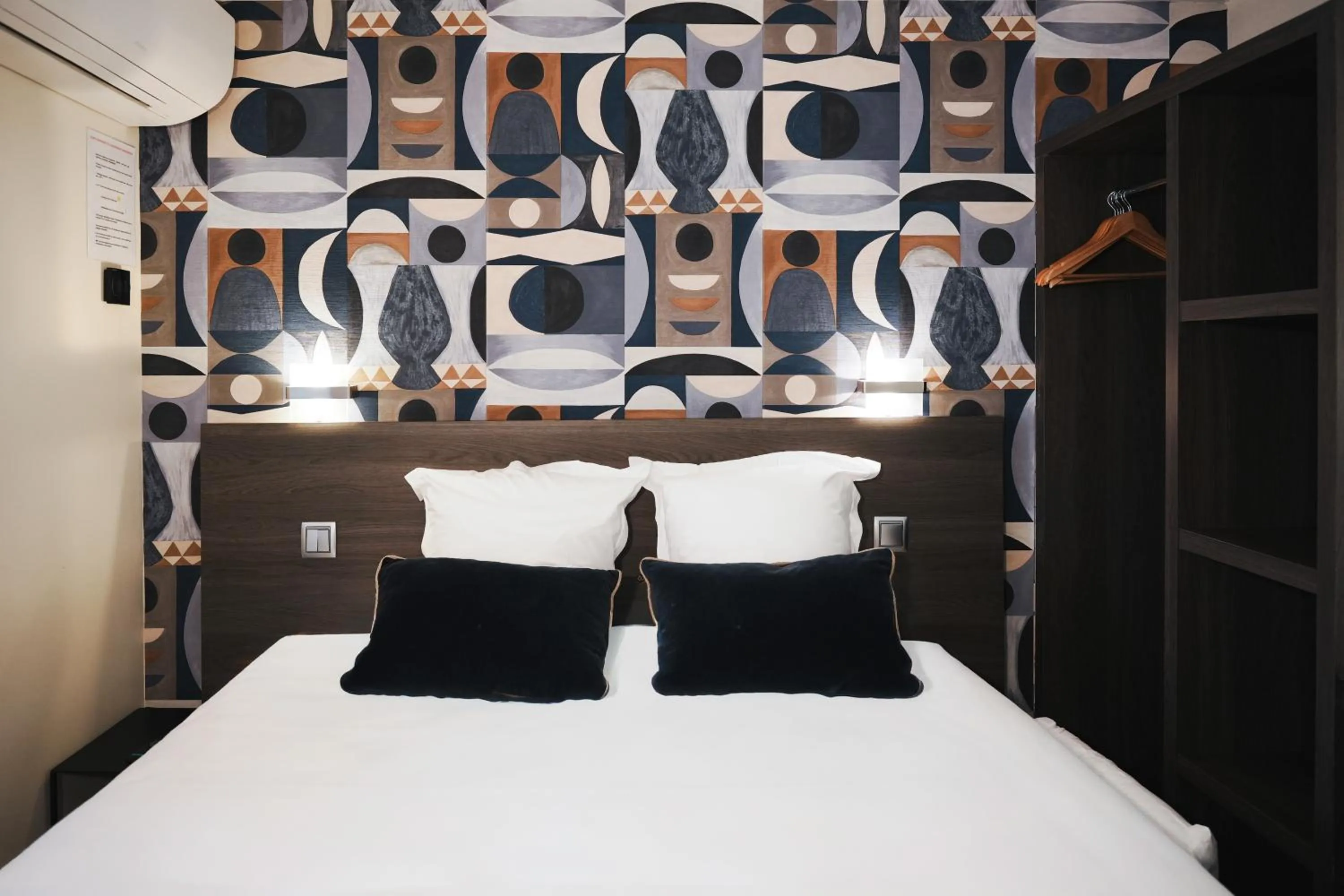 Bedroom, Bed in Brit Hotel Confort Orly Morangis