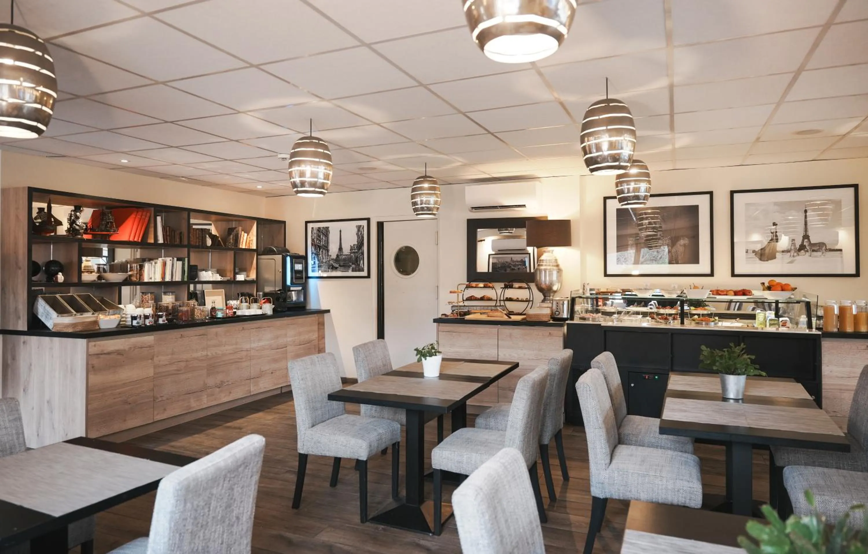 Breakfast in Brit Hotel Confort Orly Morangis