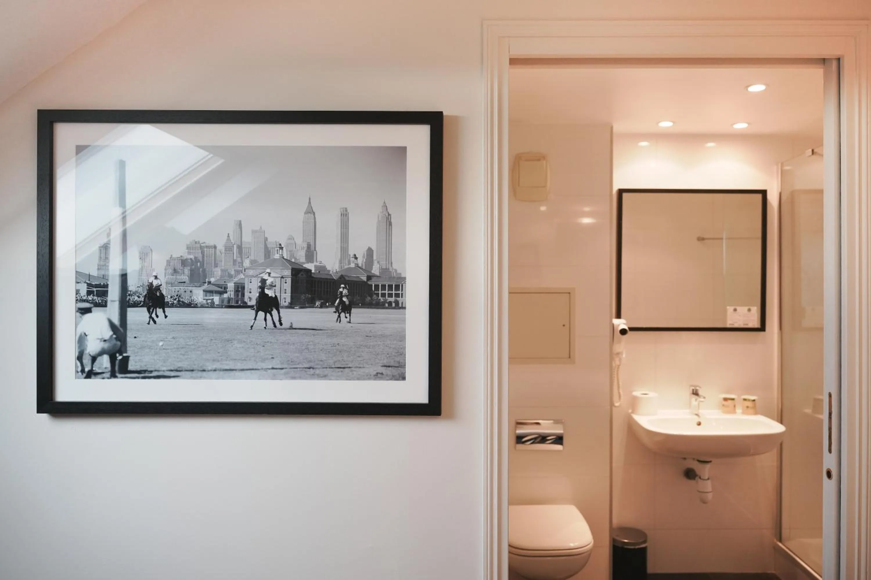 Toilet in Brit Hotel Confort Orly Morangis