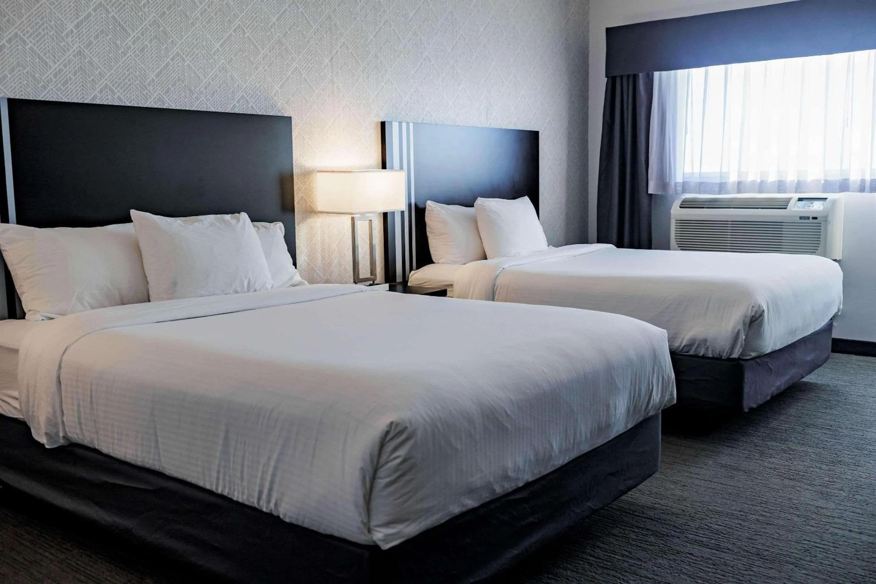 Bedroom, Bed in Park Inn by Radisson Edmonton Airport