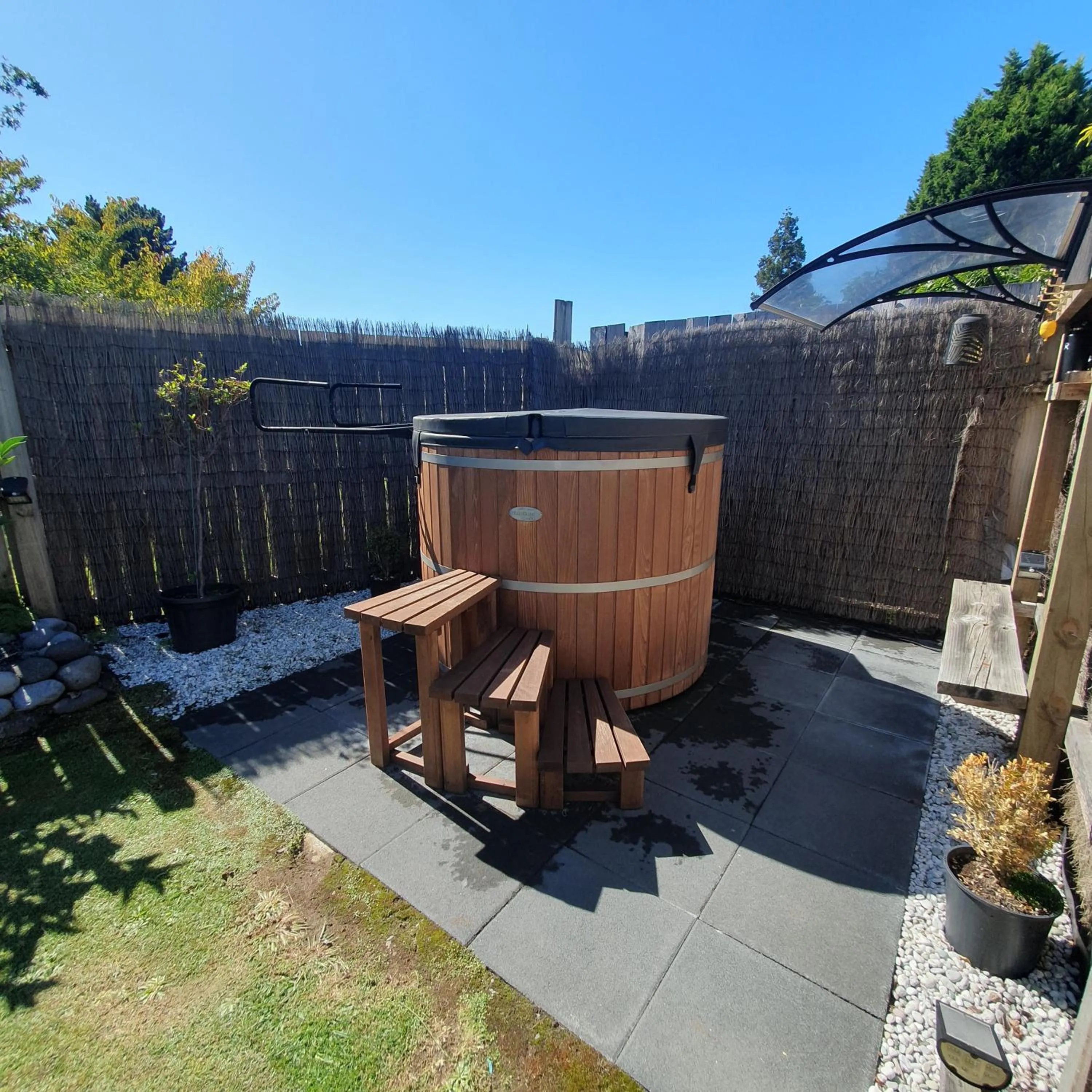 Hot Tub in Moe Marie Sleep Peacefully