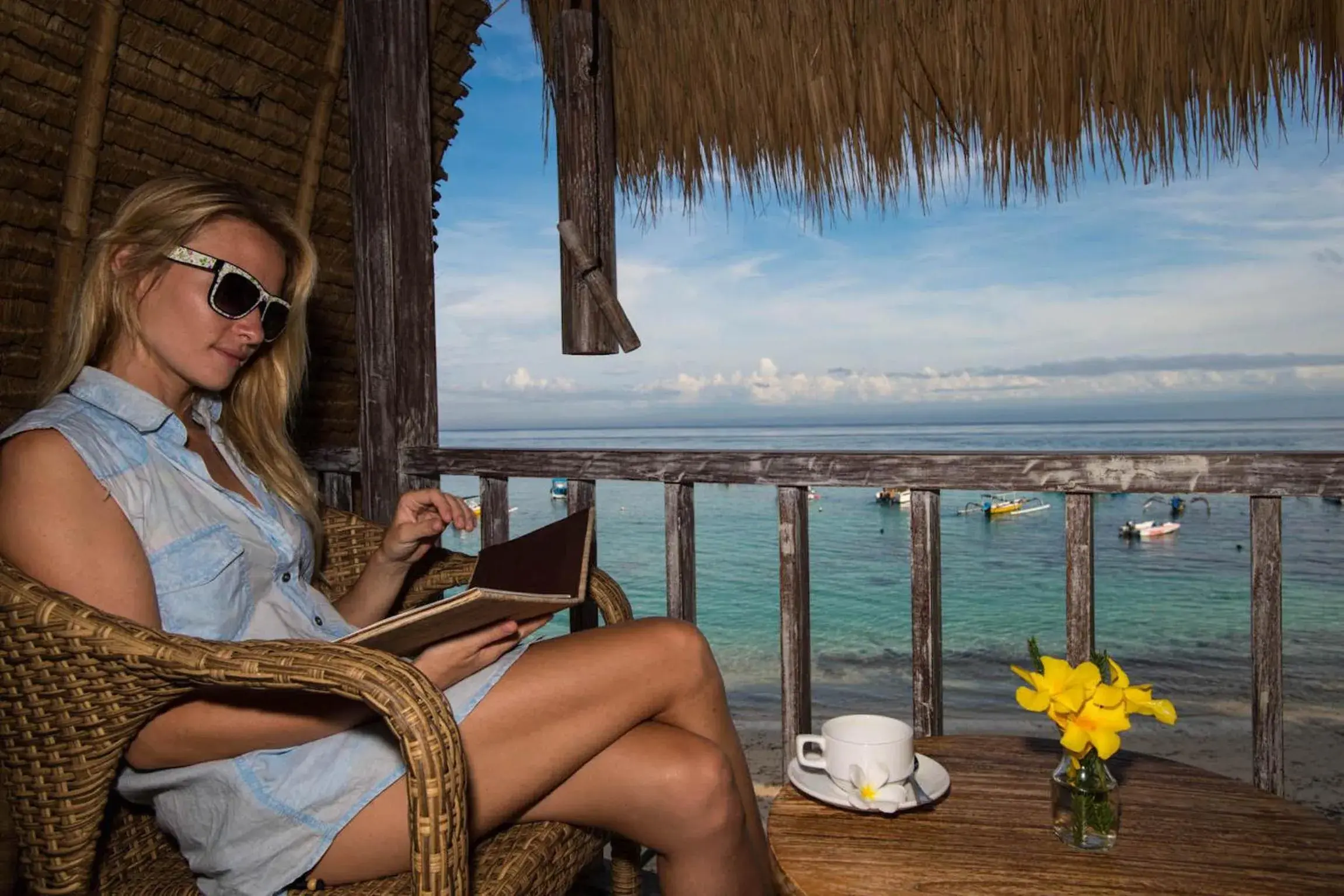 Deluxe Bungalow with Sea View in Hai Tide Beach Resort Deluxe Bungalow with Sea View in Hai Tide Beach Resort