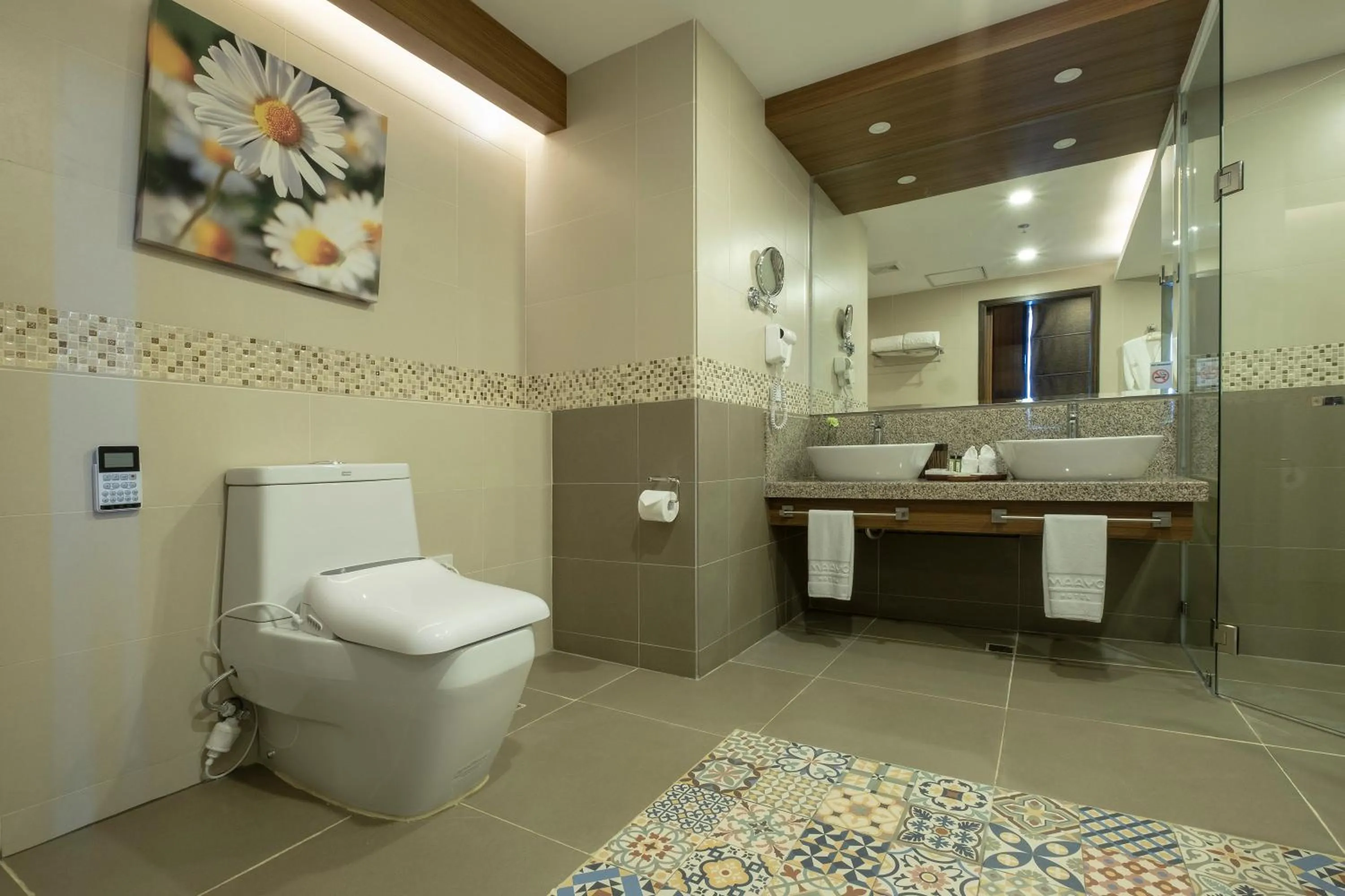 Toilet in Maayo Hotel