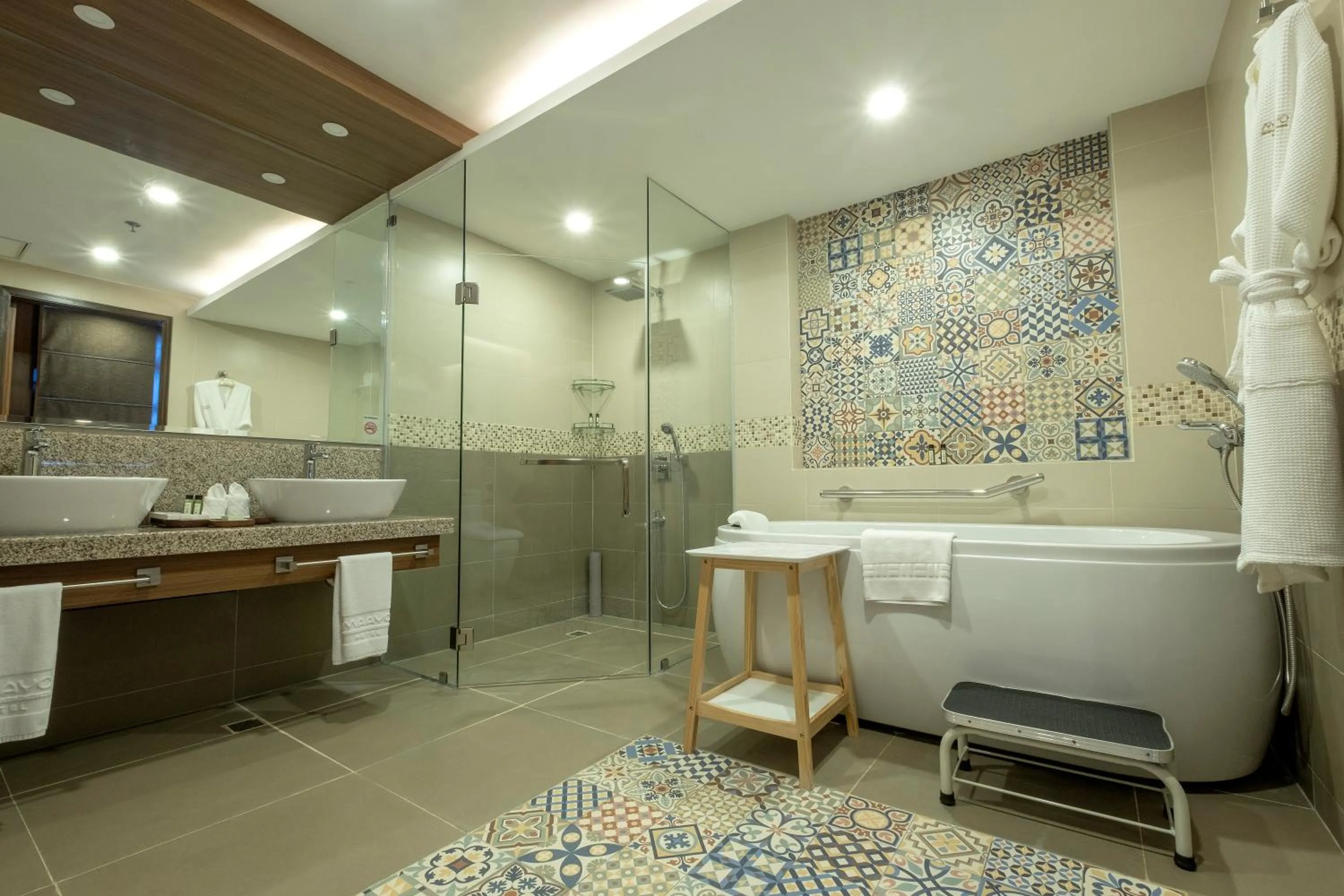 Bathroom in Maayo Hotel