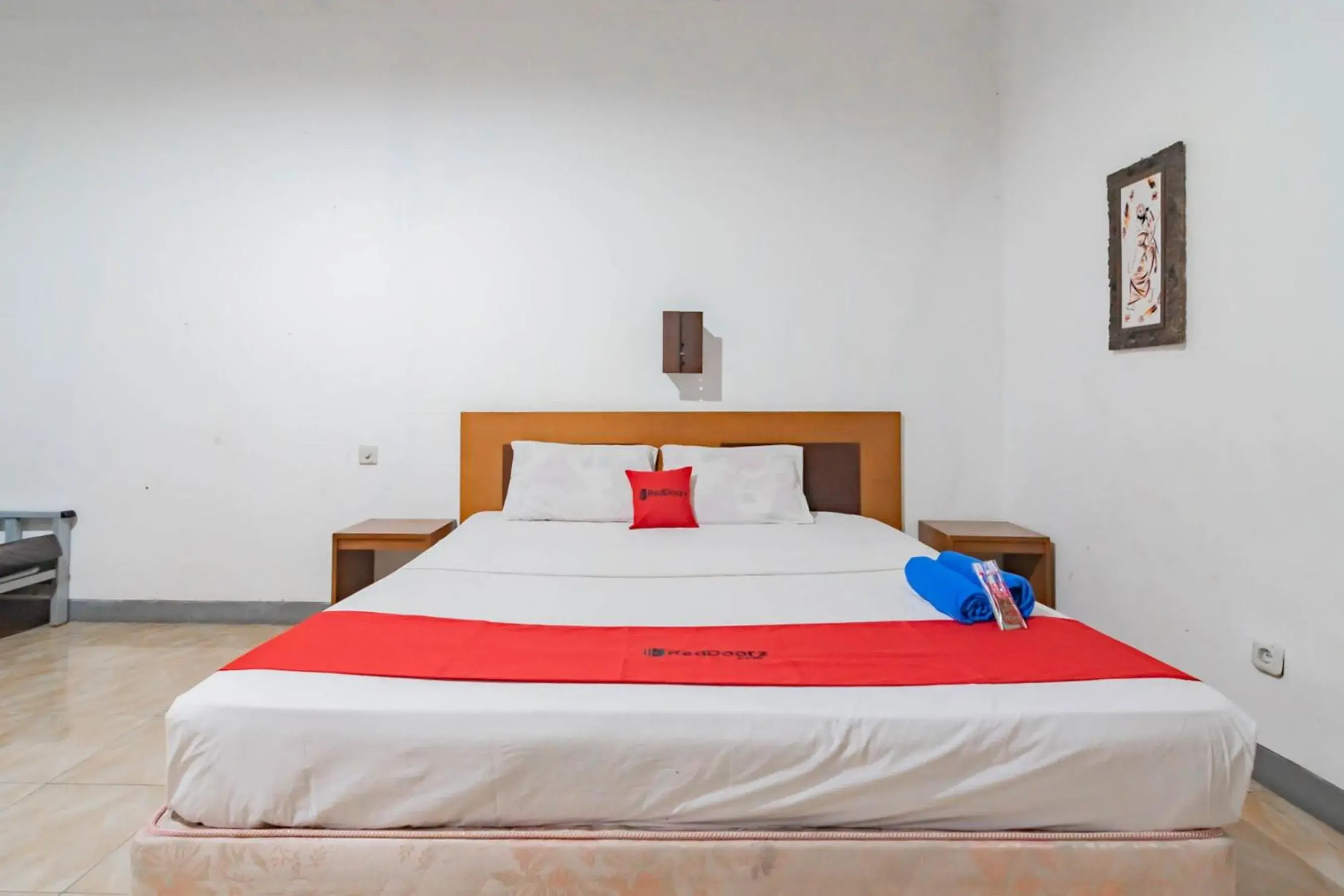 Deluxe Room in RedDoorz Plus At Hotel Sofia Pangandaran Deluxe Room in RedDoorz Plus At Hotel Sofia Pangandaran