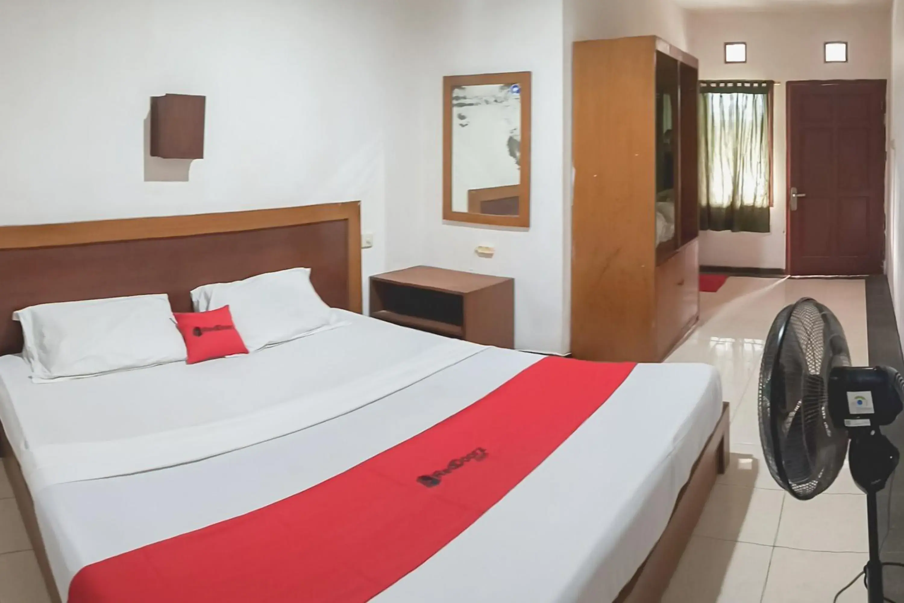 Standard Double Room with Fan in RedDoorz Plus At Hotel Sofia Pangandaran Standard Double Room with Fan in RedDoorz Plus At Hotel Sofia Pangandaran