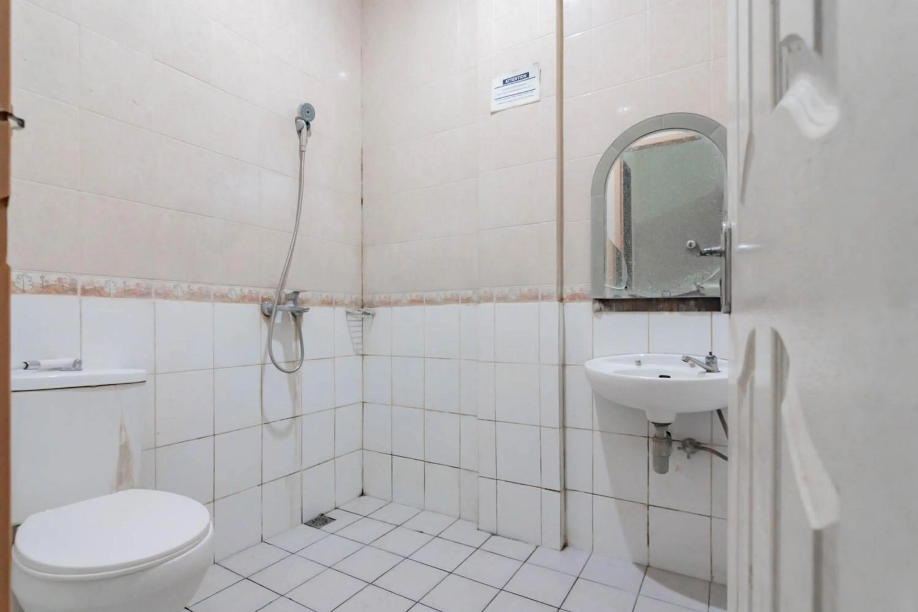 RedDoorz Plus At Hotel Sofia Pangandaran