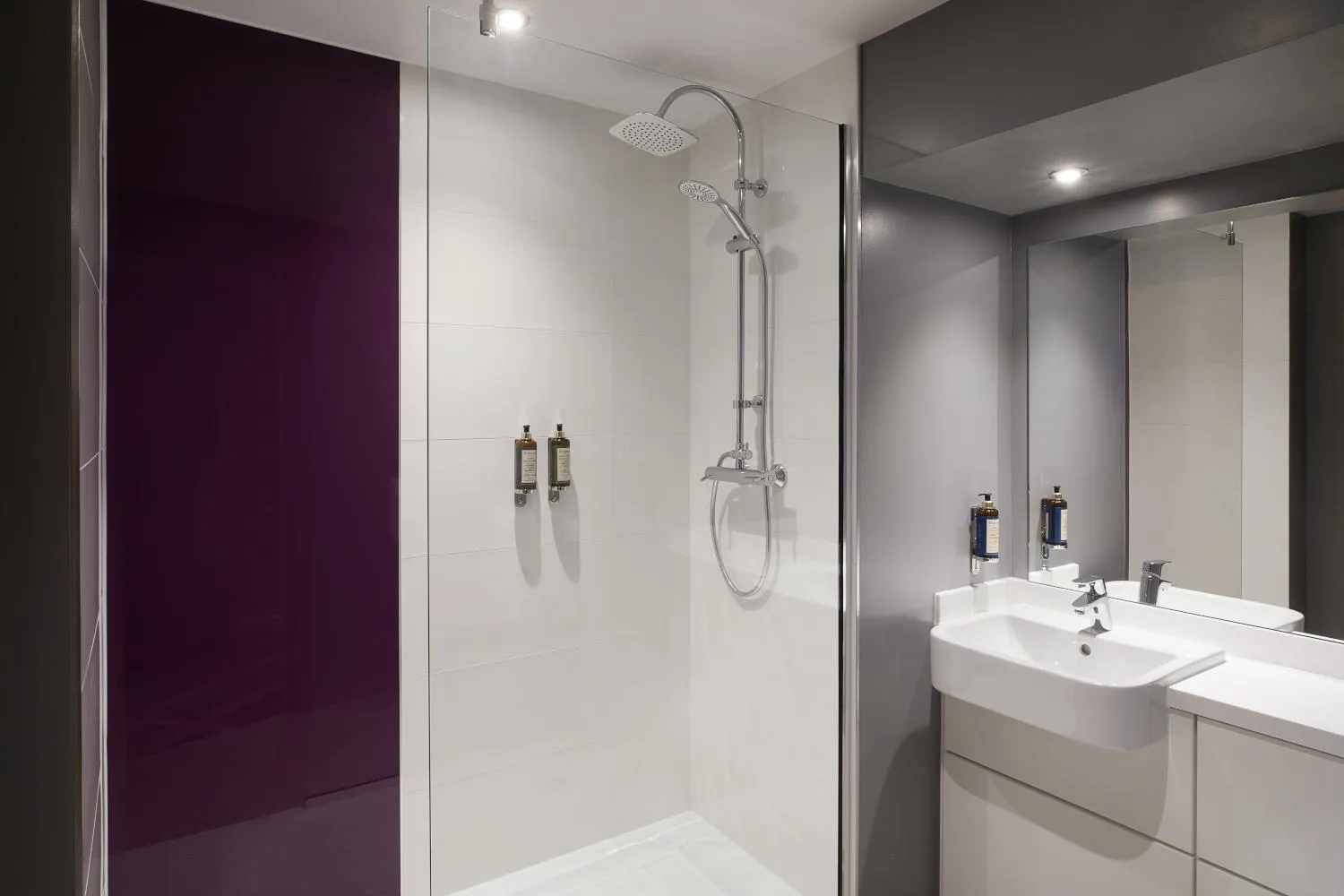 Shower in Premier Inn Dublin Airport