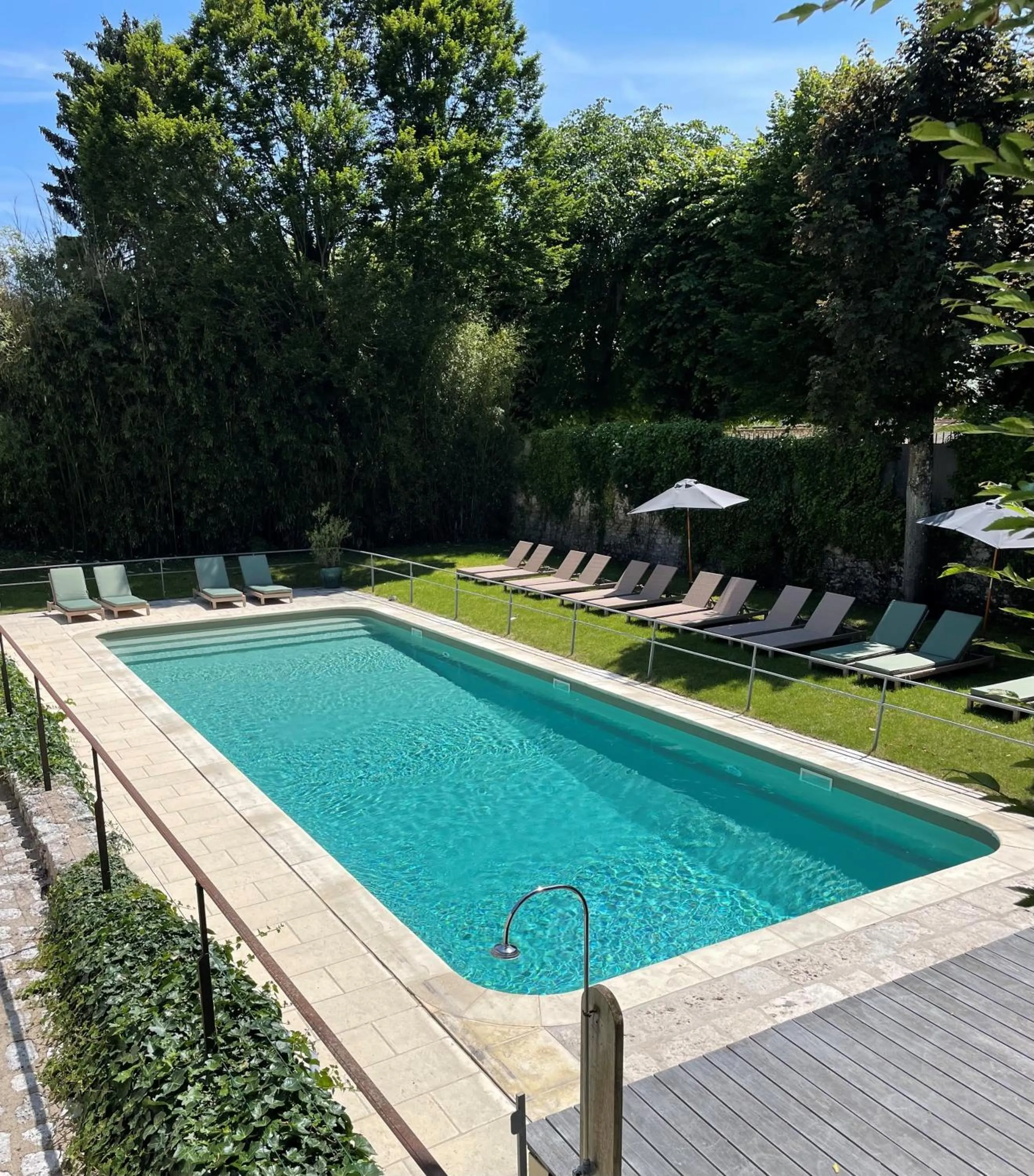 Swimming pool in Hostellerie de l'Écu de Bretagne