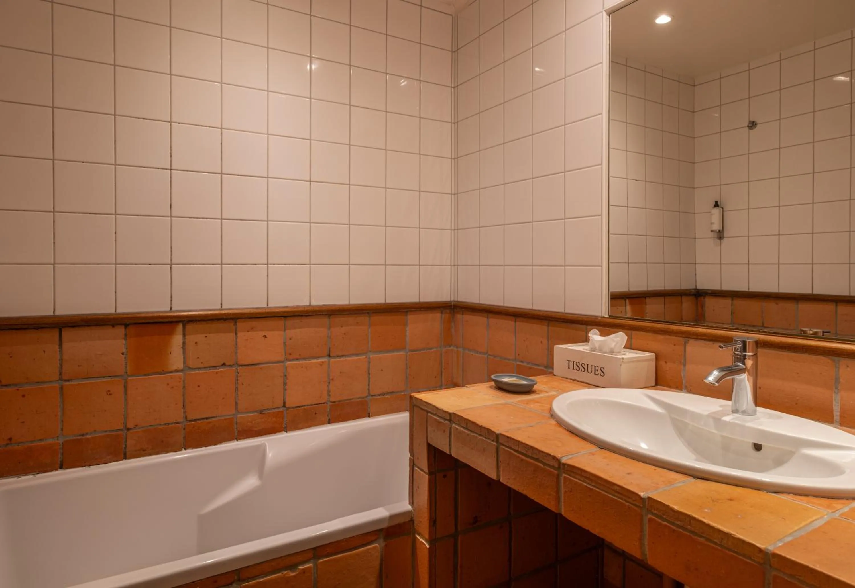 Bathroom in Hostellerie de l'Écu de Bretagne