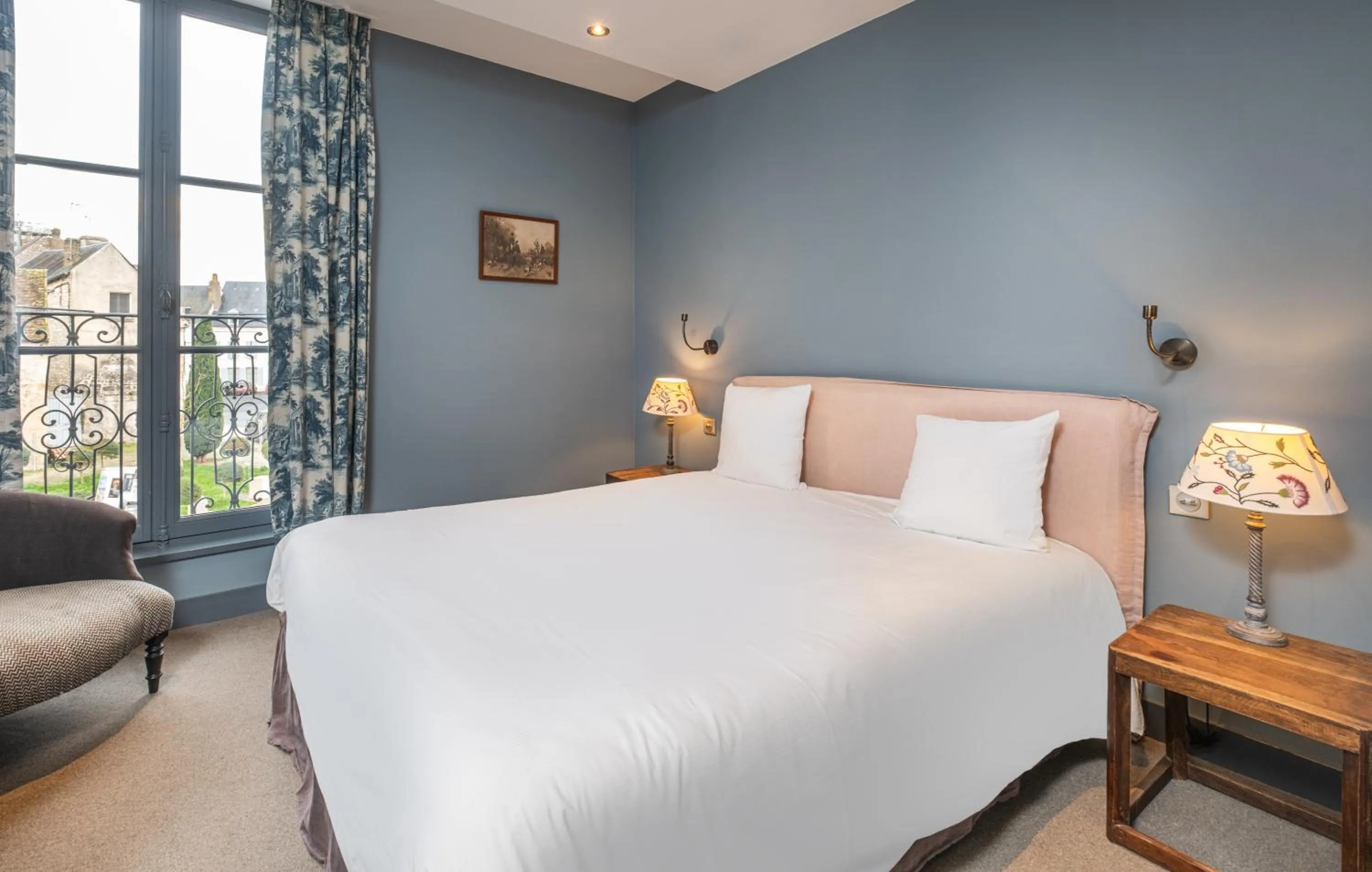 Bedroom, Bed in Hostellerie de l'Écu de Bretagne