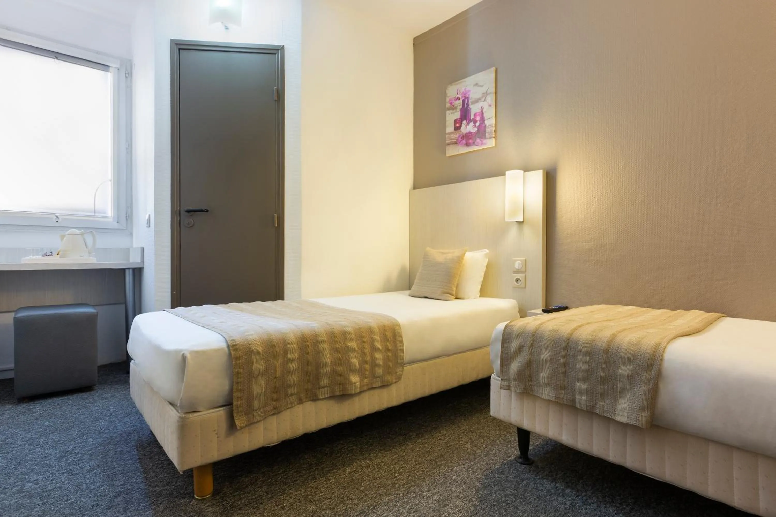 Property building, Bed in Comfort Hotel Orléans Olivet