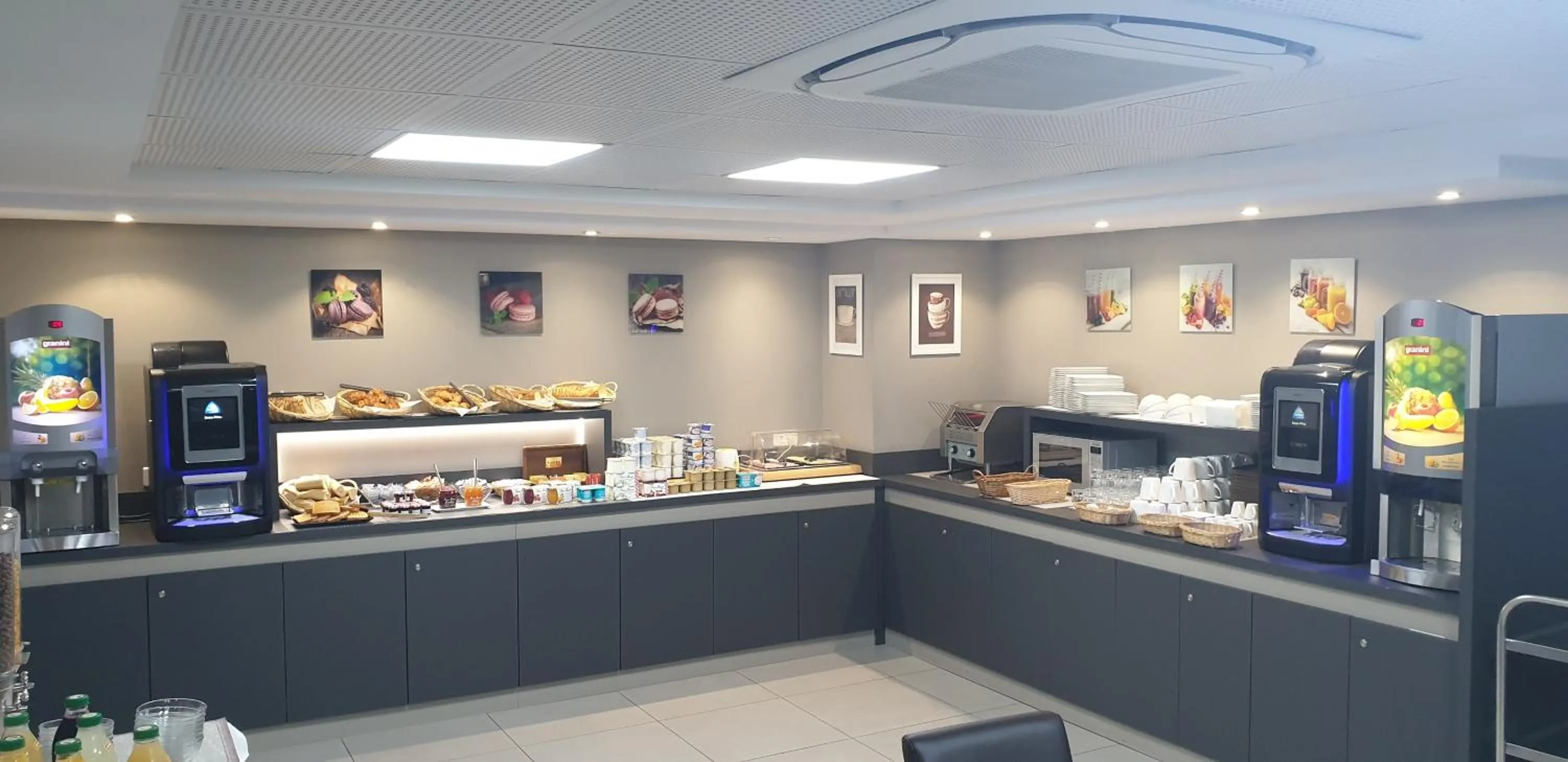 Breakfast in Hôtel AKENA Aéroport Charles de Gaulle - Saint Witz