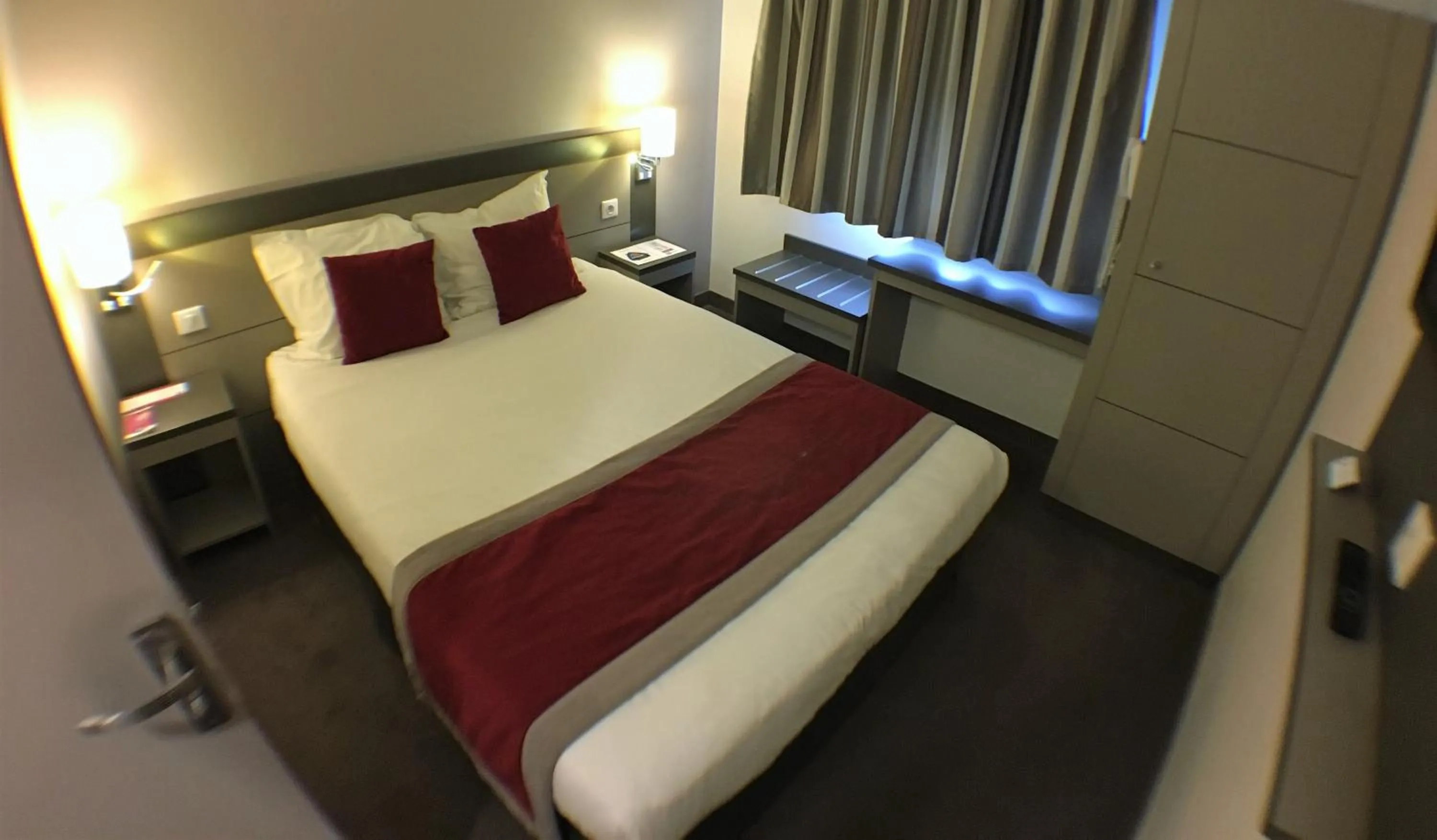 Bed in Hôtel AKENA Aéroport Charles de Gaulle - Saint Witz