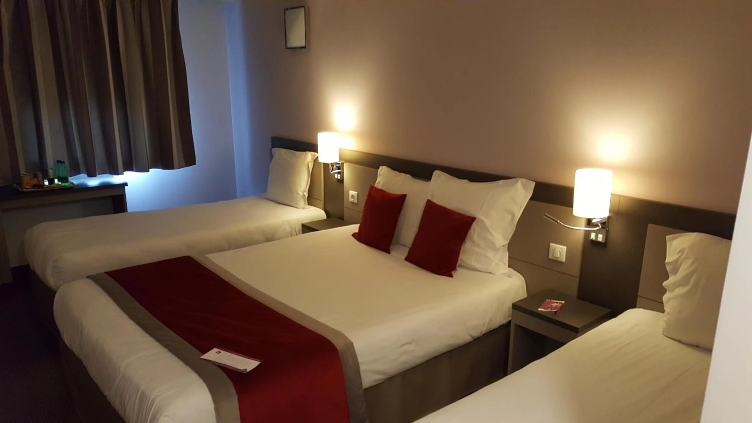 Bed in Hôtel AKENA Aéroport Charles de Gaulle - Saint Witz