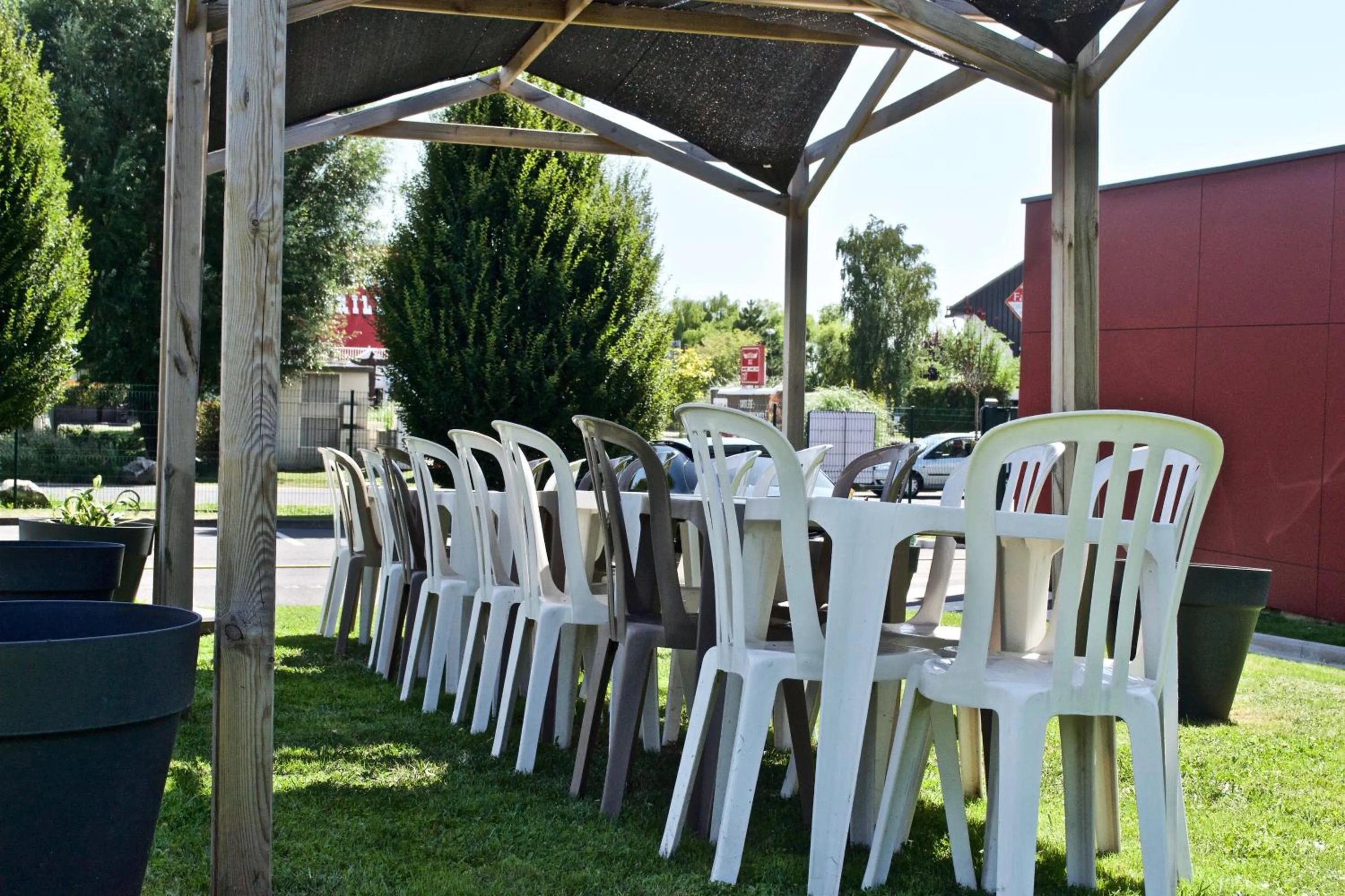Patio in Hôtel AKENA Aéroport Charles de Gaulle - Saint Witz