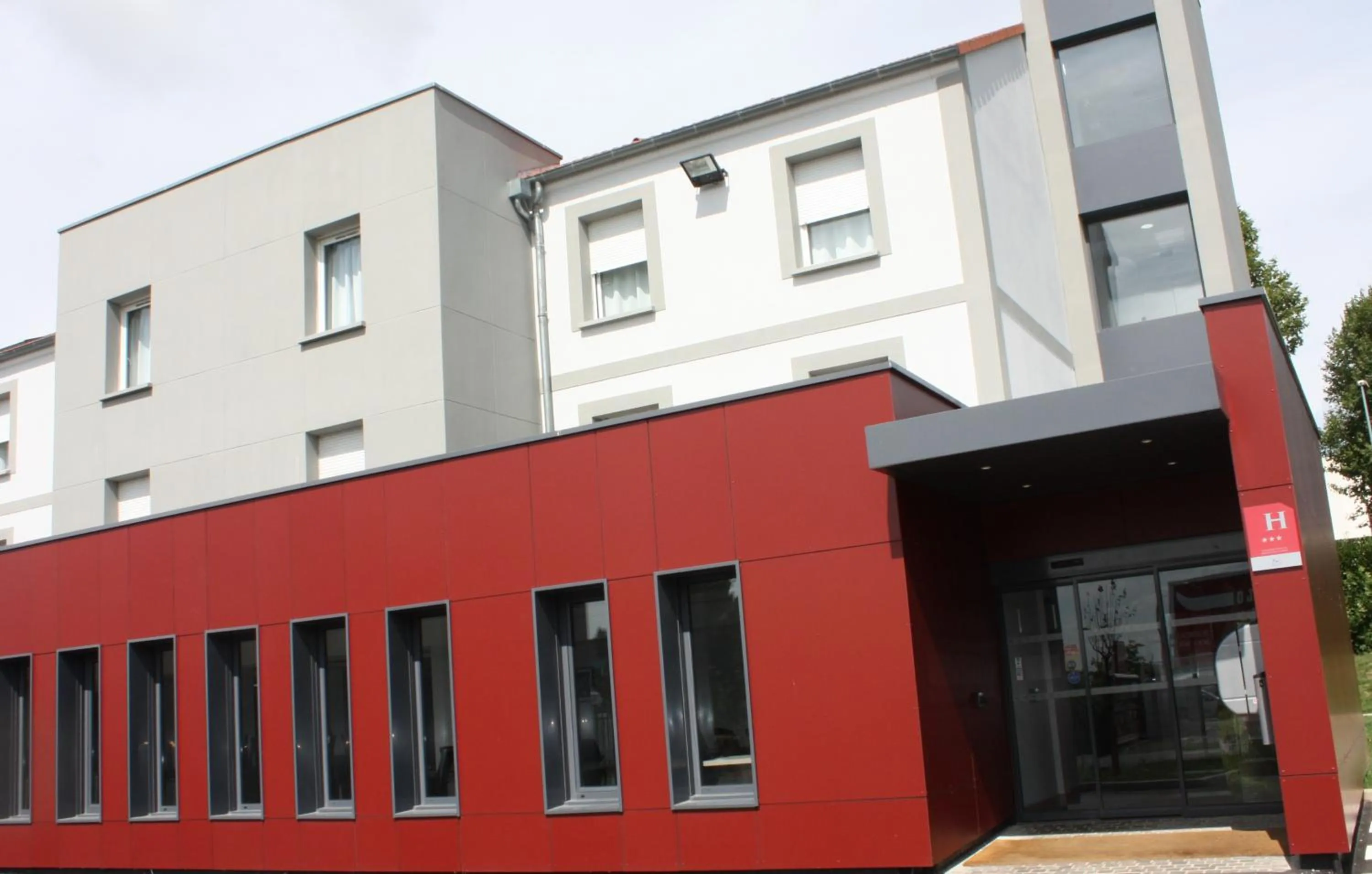 Facade/entrance in Hôtel AKENA Aéroport Charles de Gaulle - Saint Witz