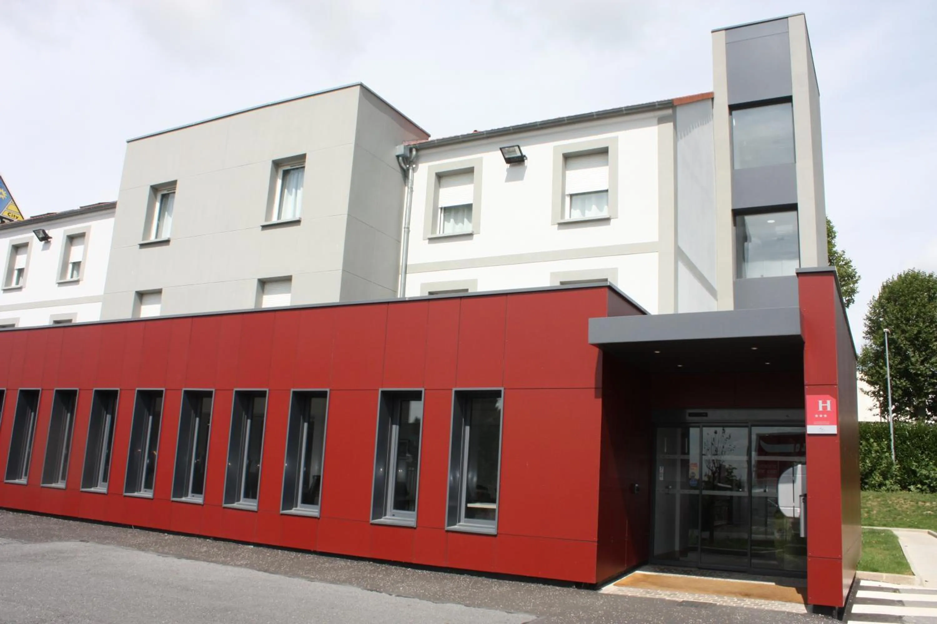 Property building in Hôtel AKENA Aéroport Charles de Gaulle - Saint Witz